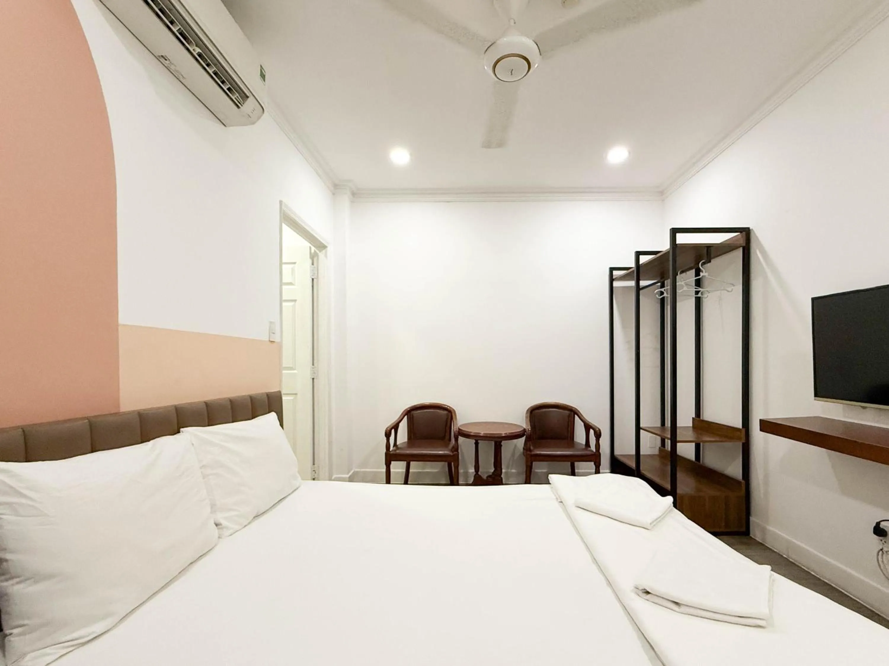 Bed in Hoang Long Son 2