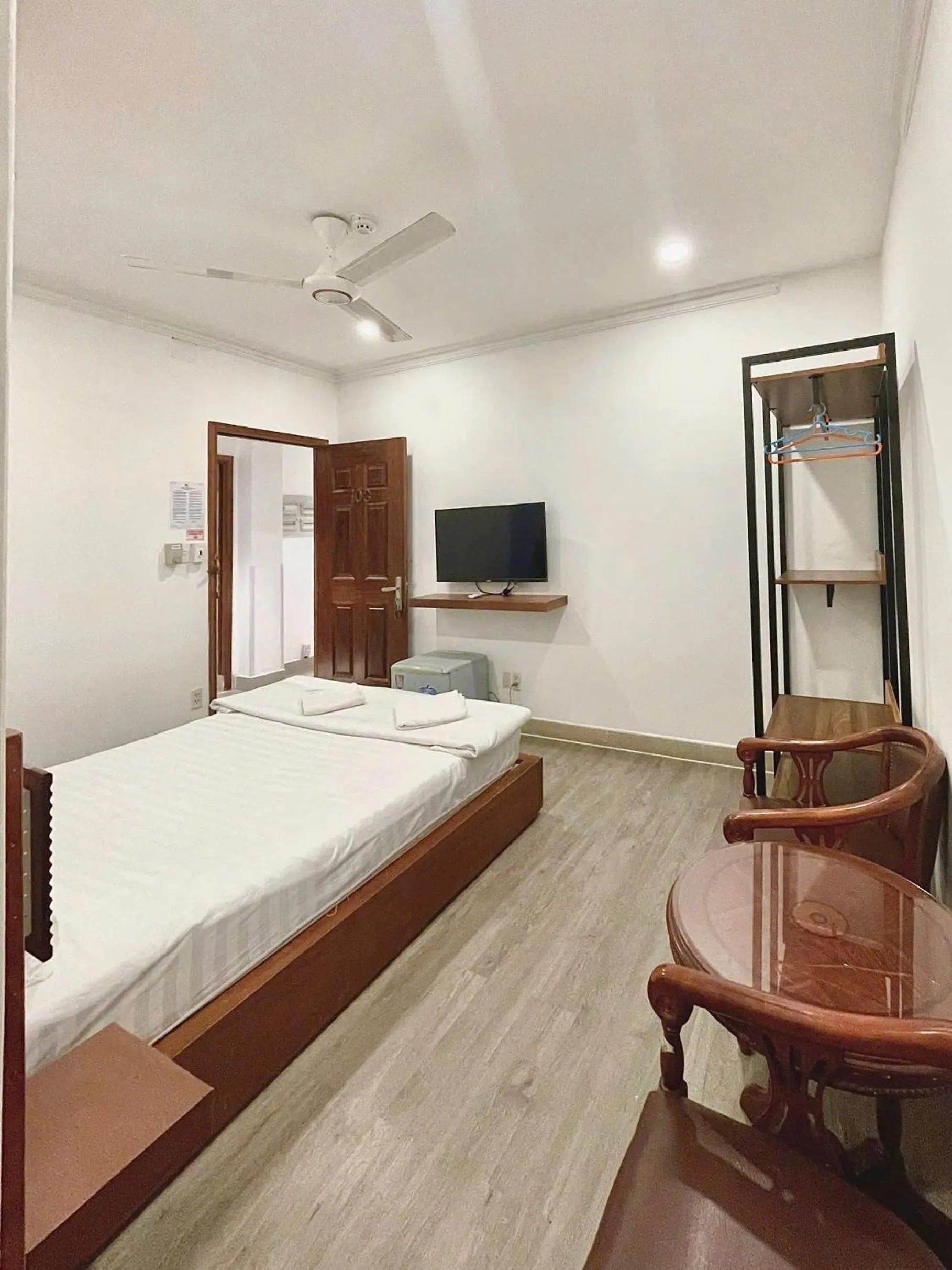 Shower, Bed in Hoang Long Son 2