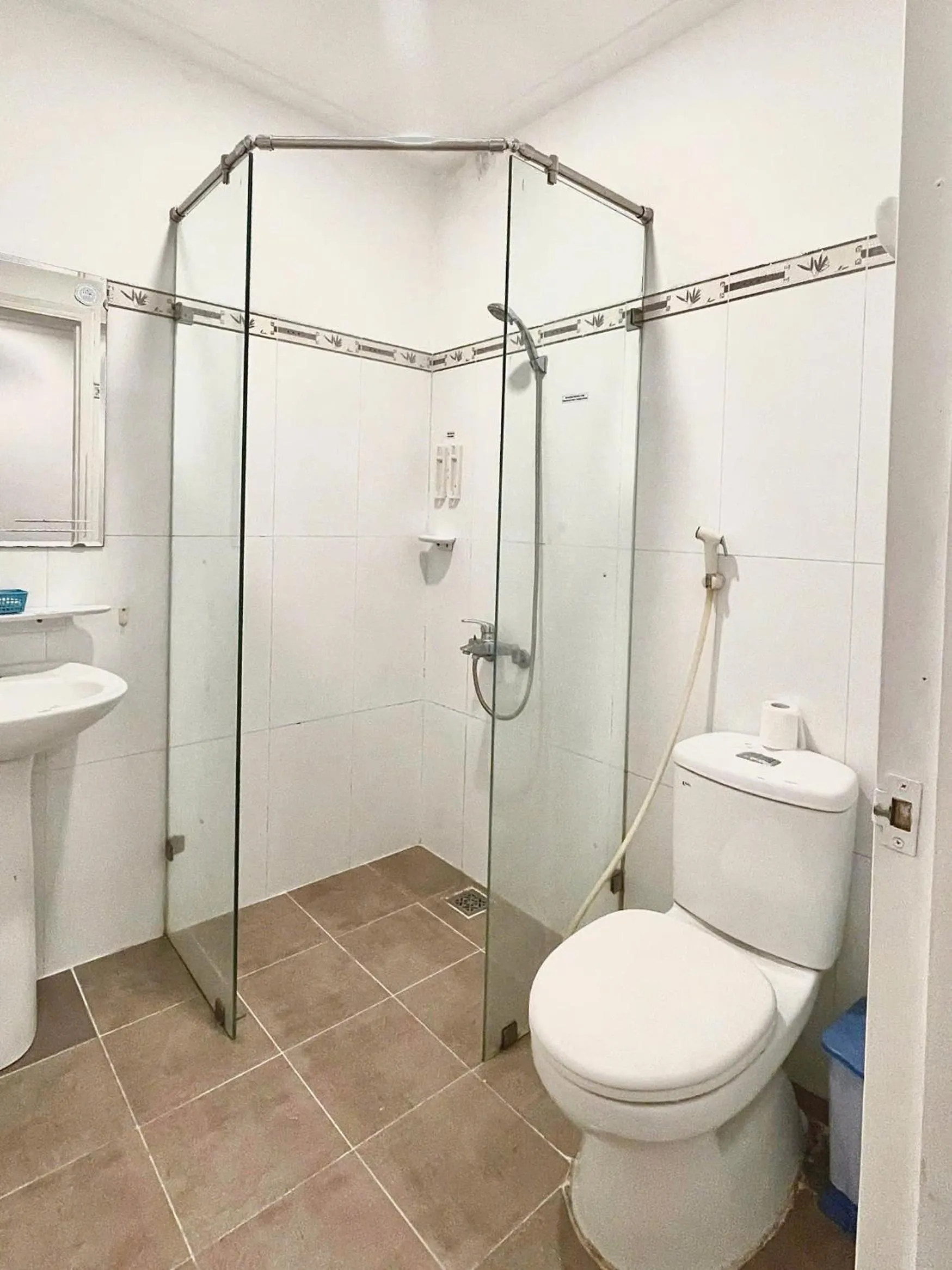 Shower in Hoang Long Son 2