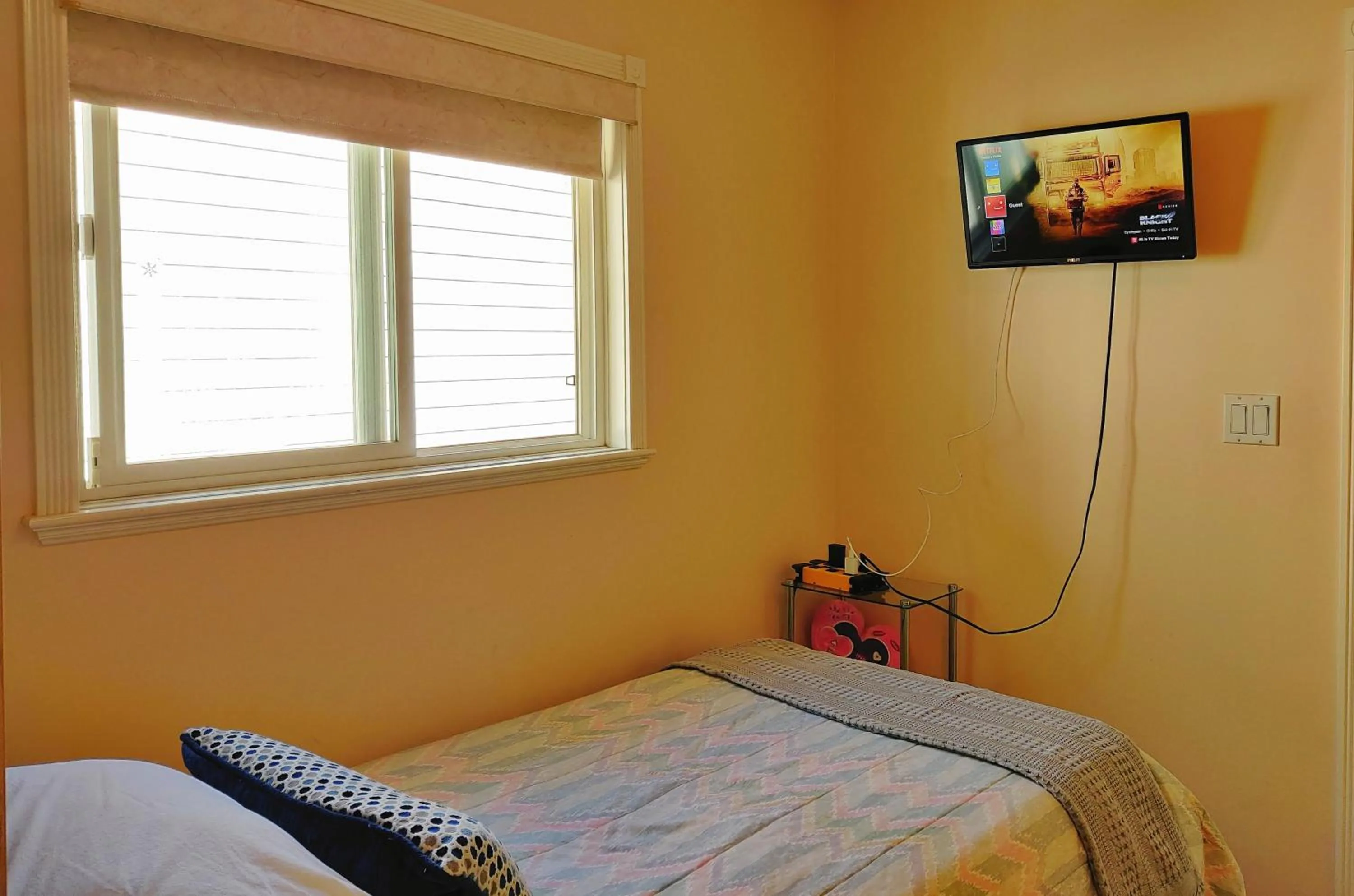 TV and multimedia, Bed in Helen's House / Close to Skytrain and Airport