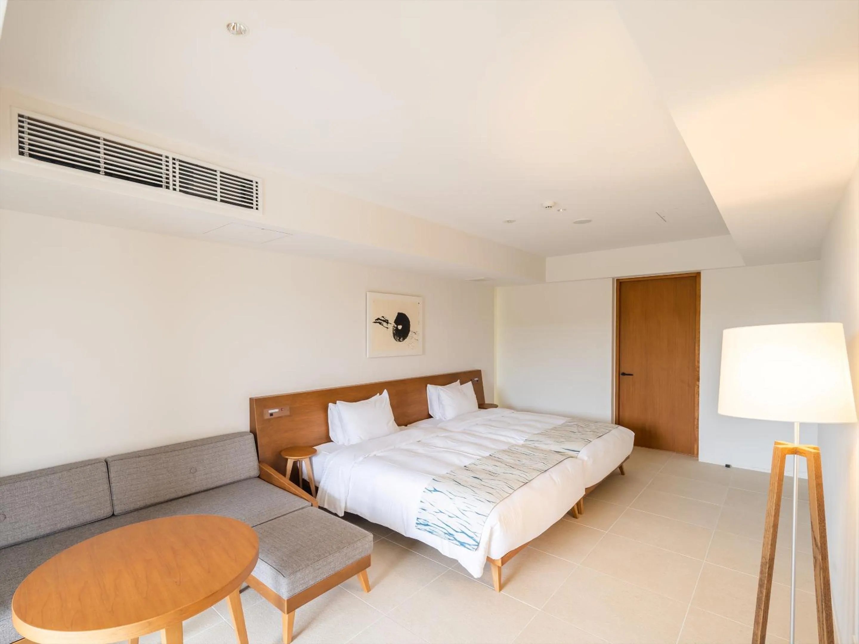 Photo of the whole room, Bed in The Rescape