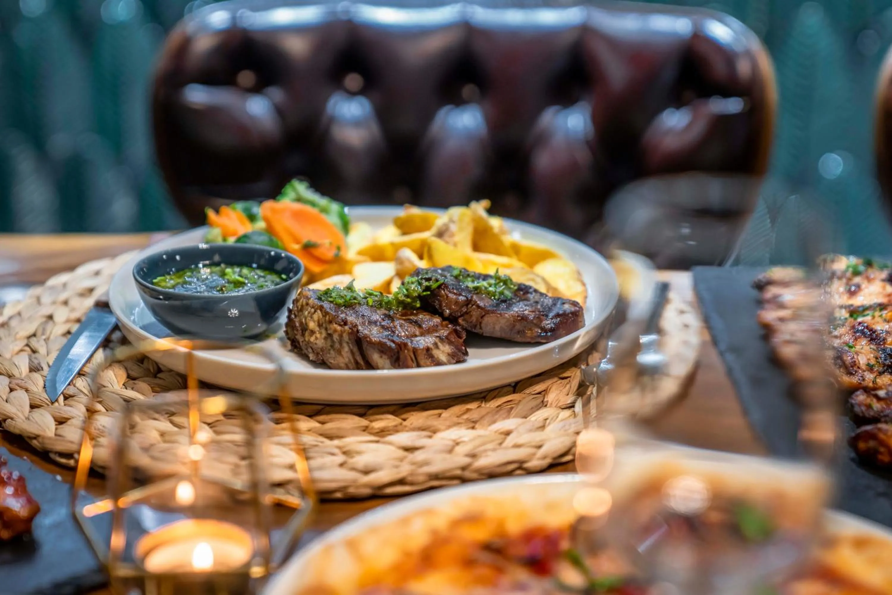 Restaurant/places to eat in Sky Roof Hotel