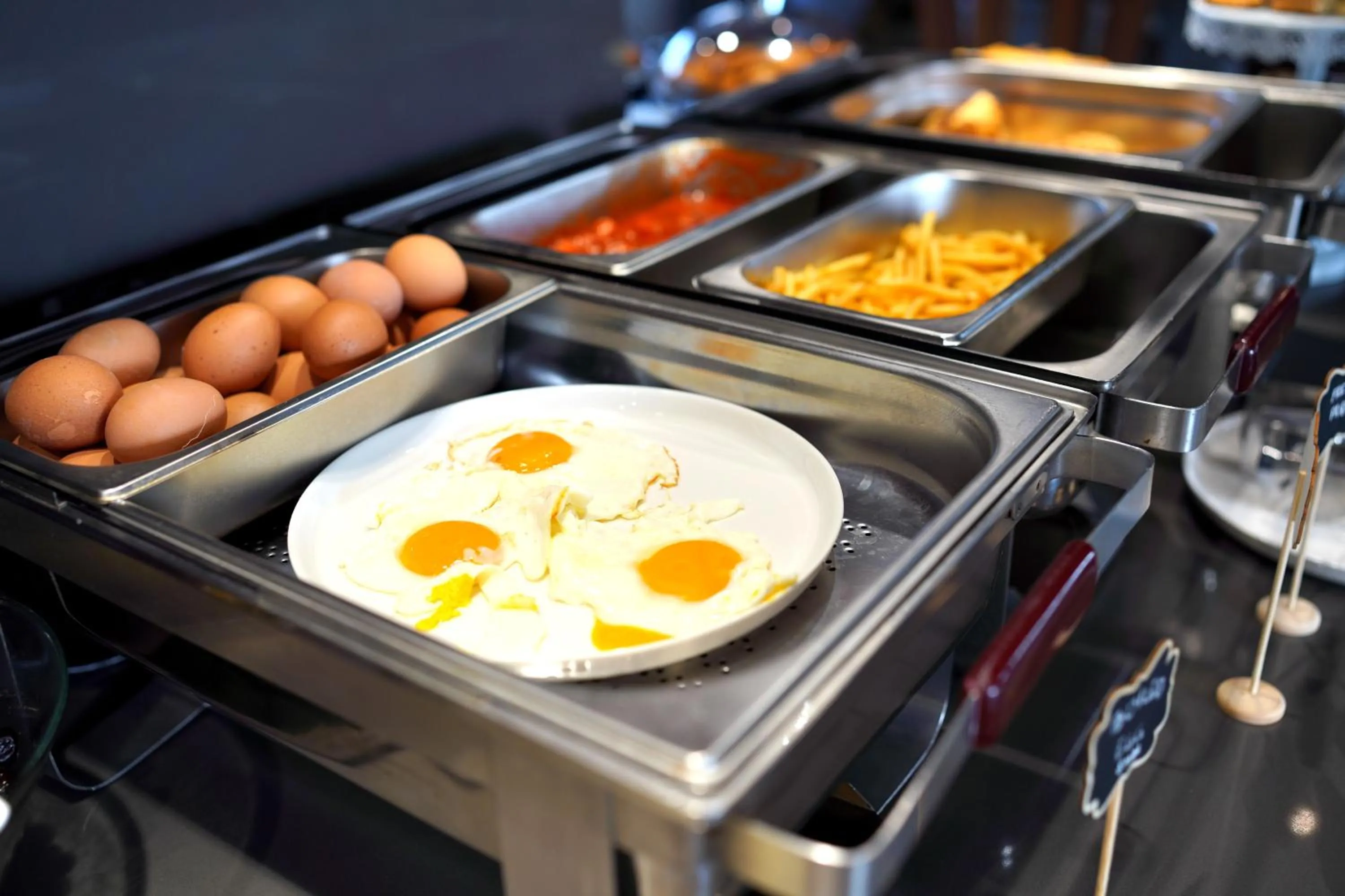 Food and drinks in Sky Roof Hotel