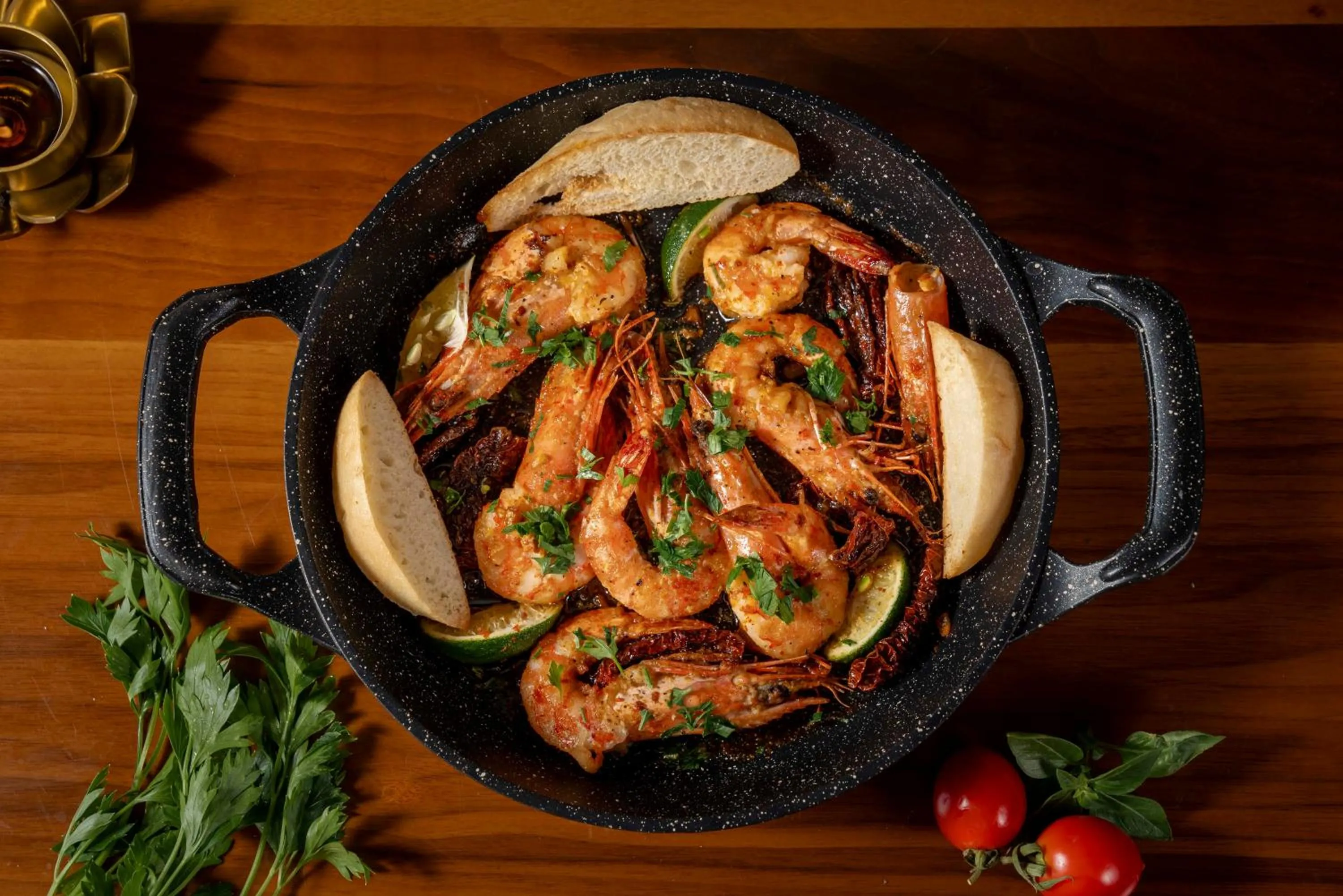 Restaurant/places to eat in Sky Roof Hotel