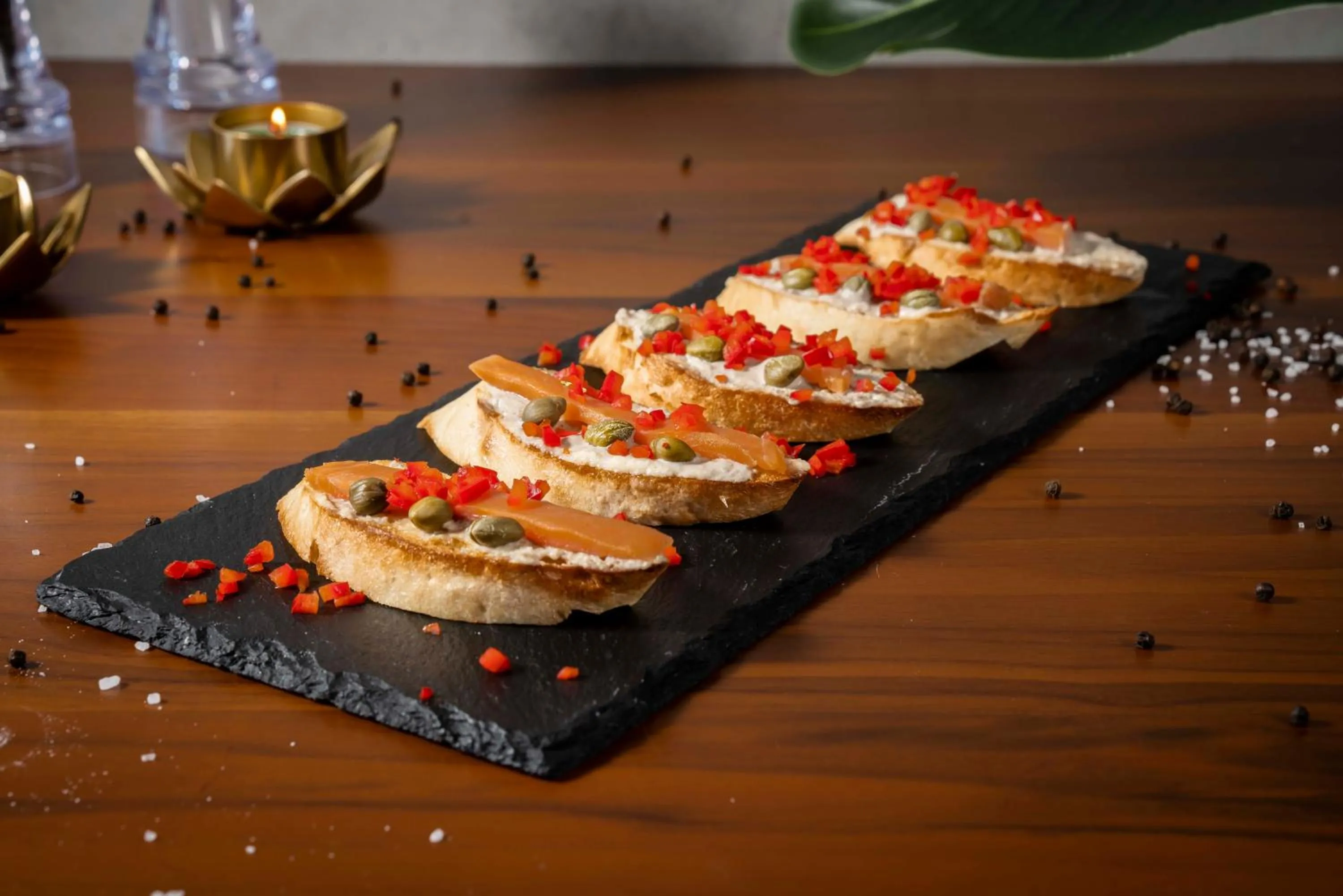 Restaurant/places to eat in Sky Roof Hotel