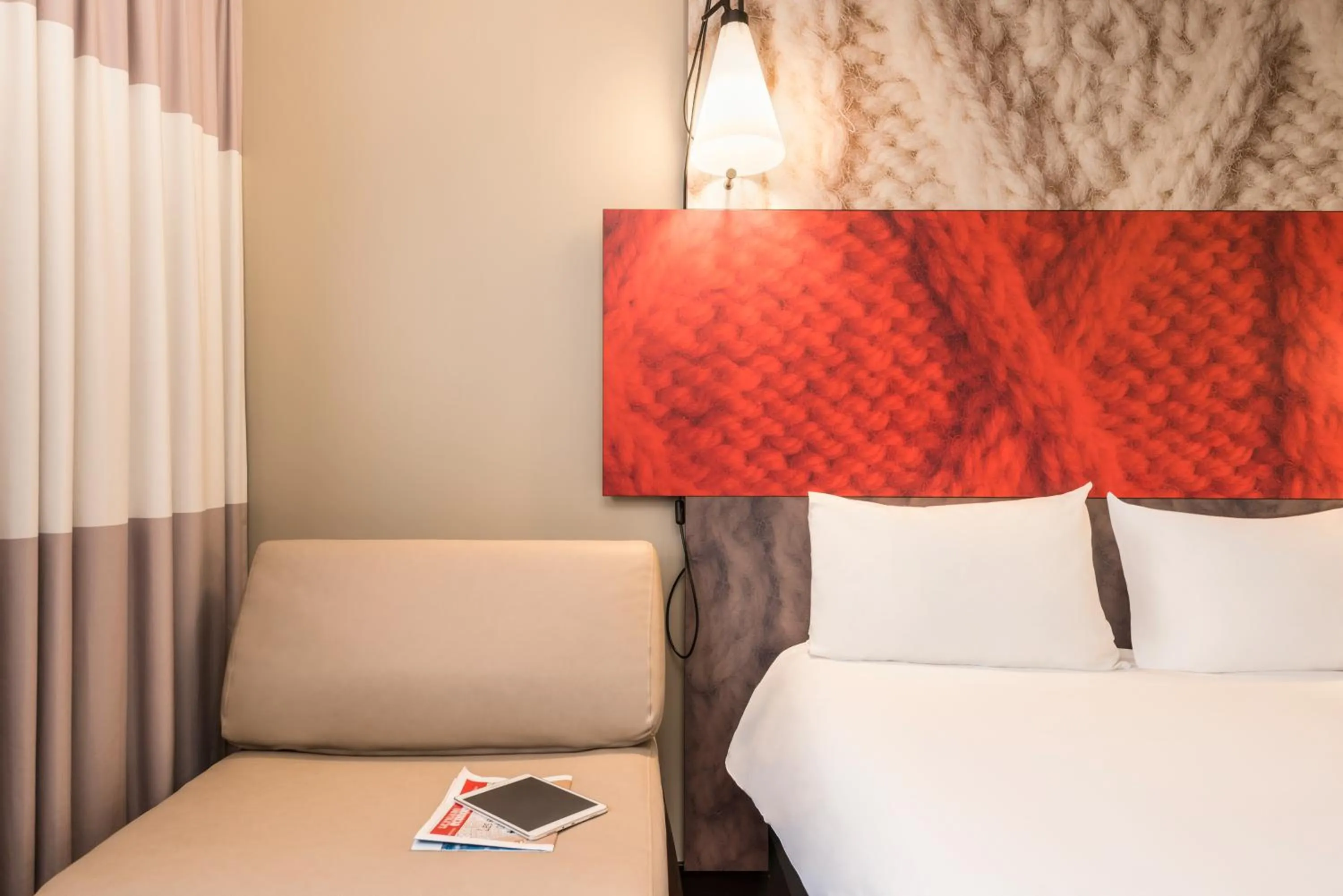 Bedroom, Bed in ibis Saint-Omer Centre