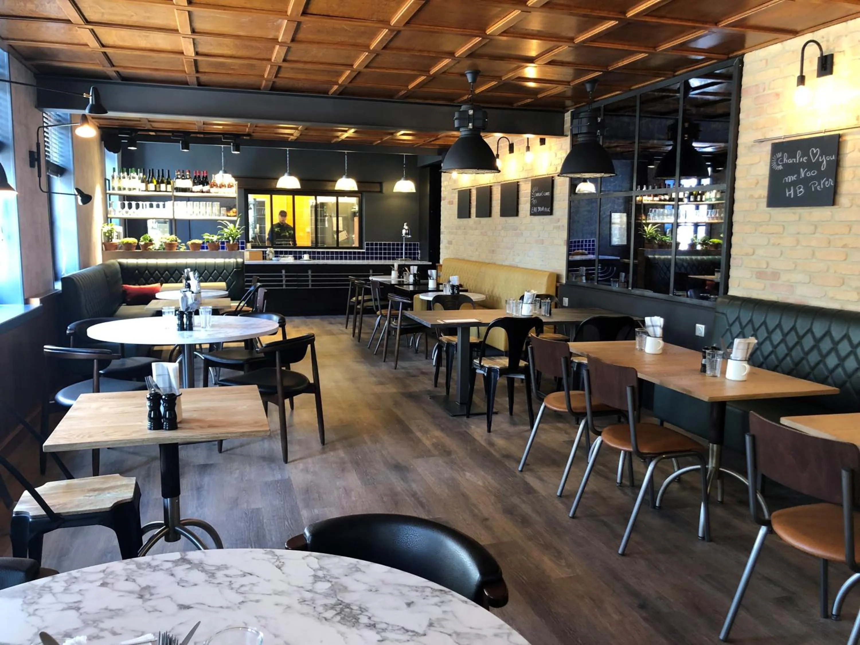 Restaurant/places to eat in ibis Saint-Omer Centre