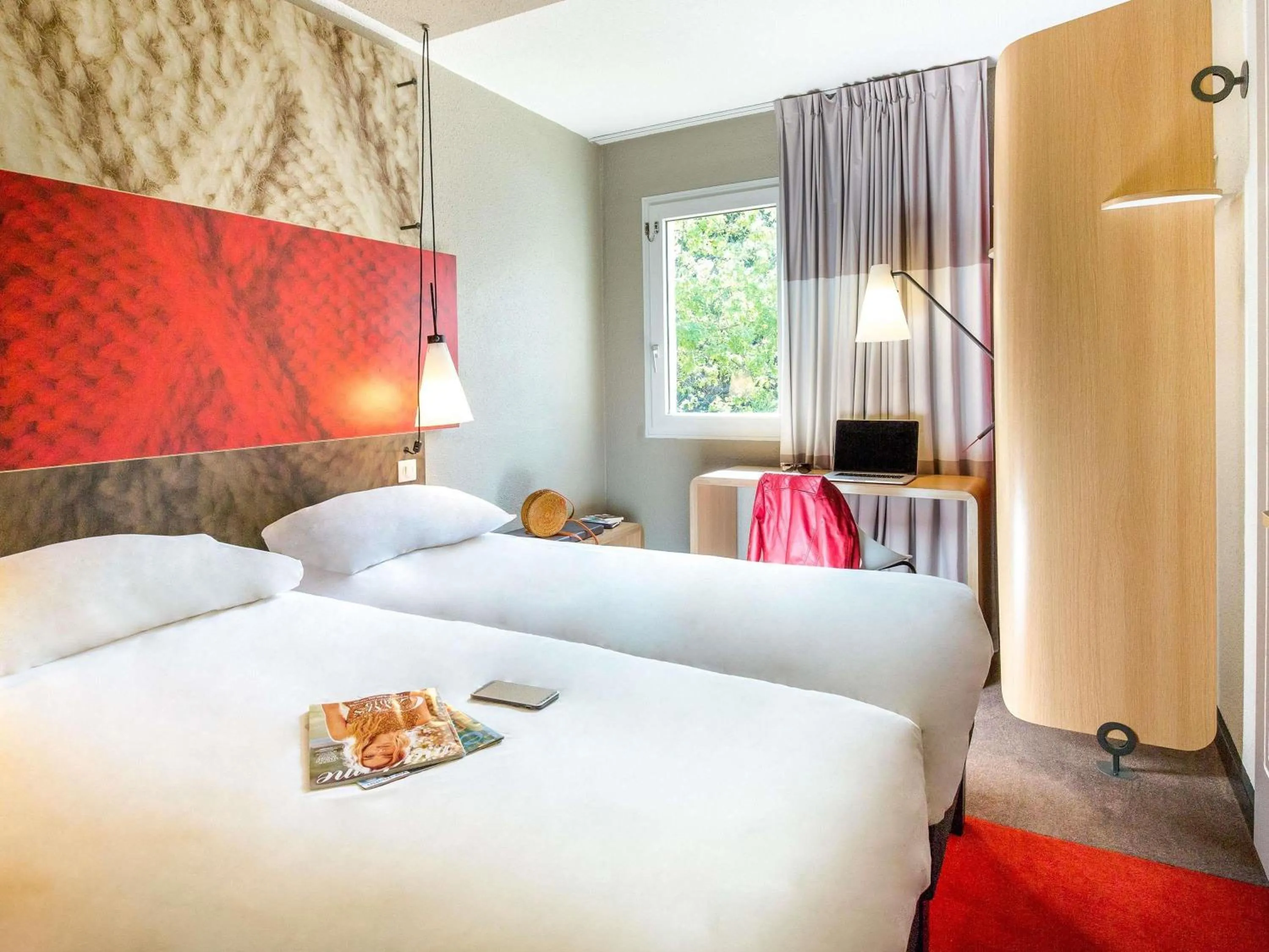 Bedroom, Bed in ibis Saint-Omer Centre