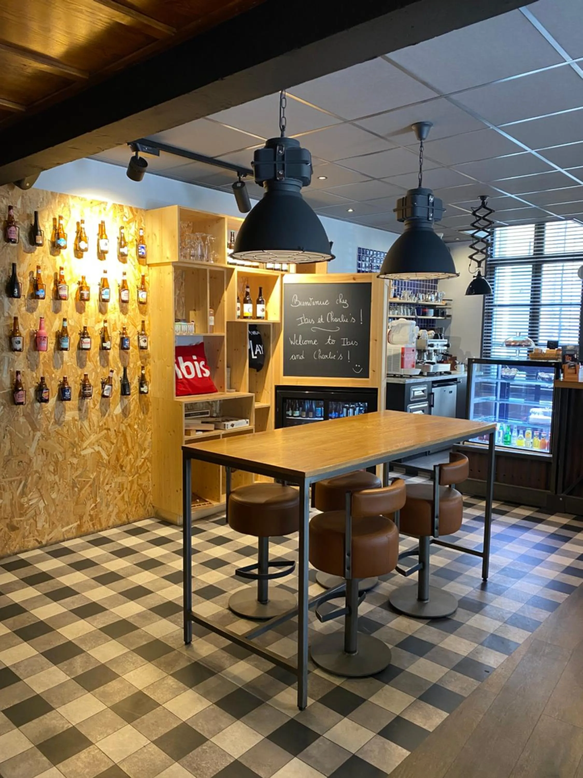Lounge or bar in ibis Saint-Omer Centre