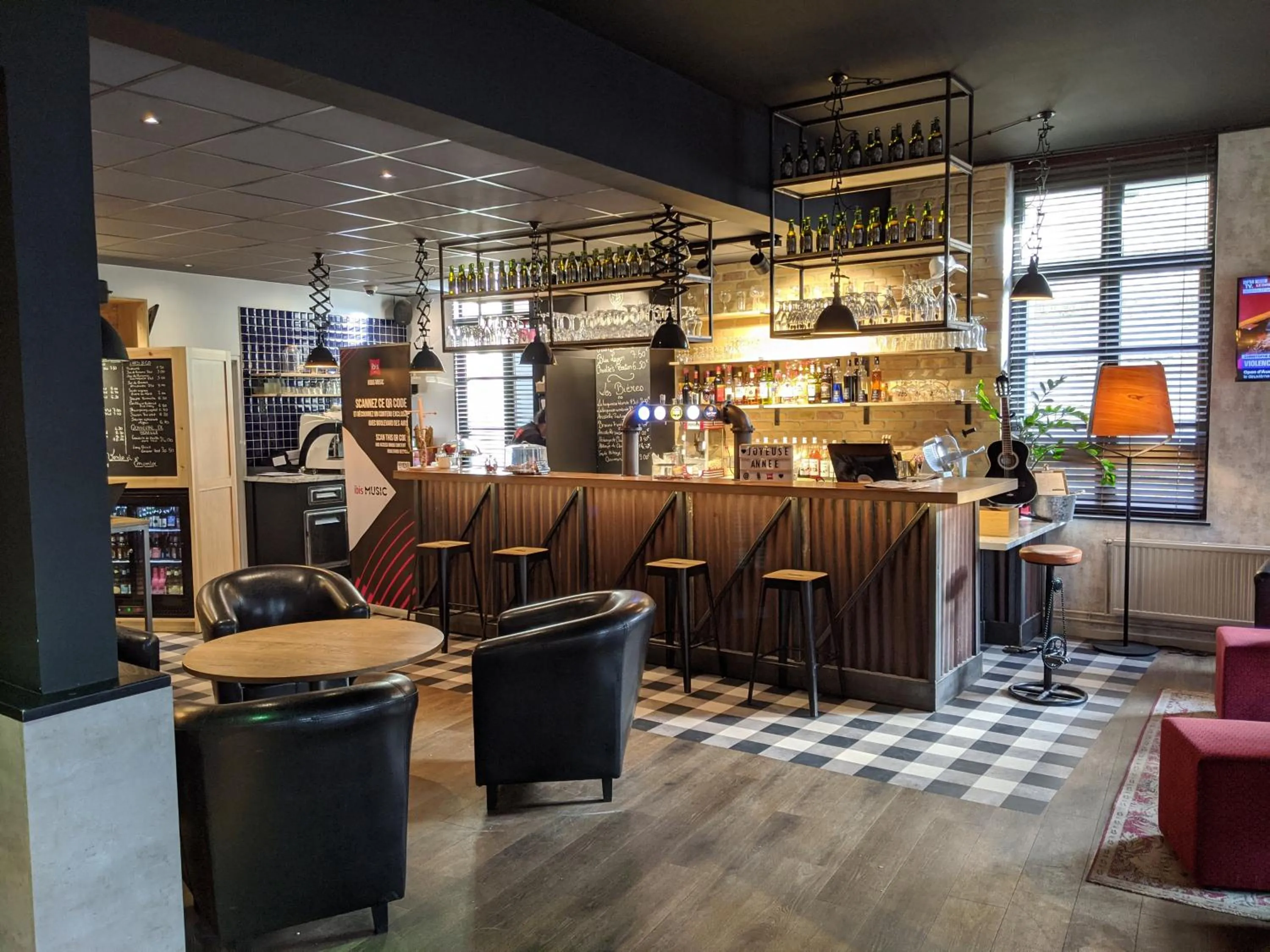 Lounge or bar in ibis Saint-Omer Centre