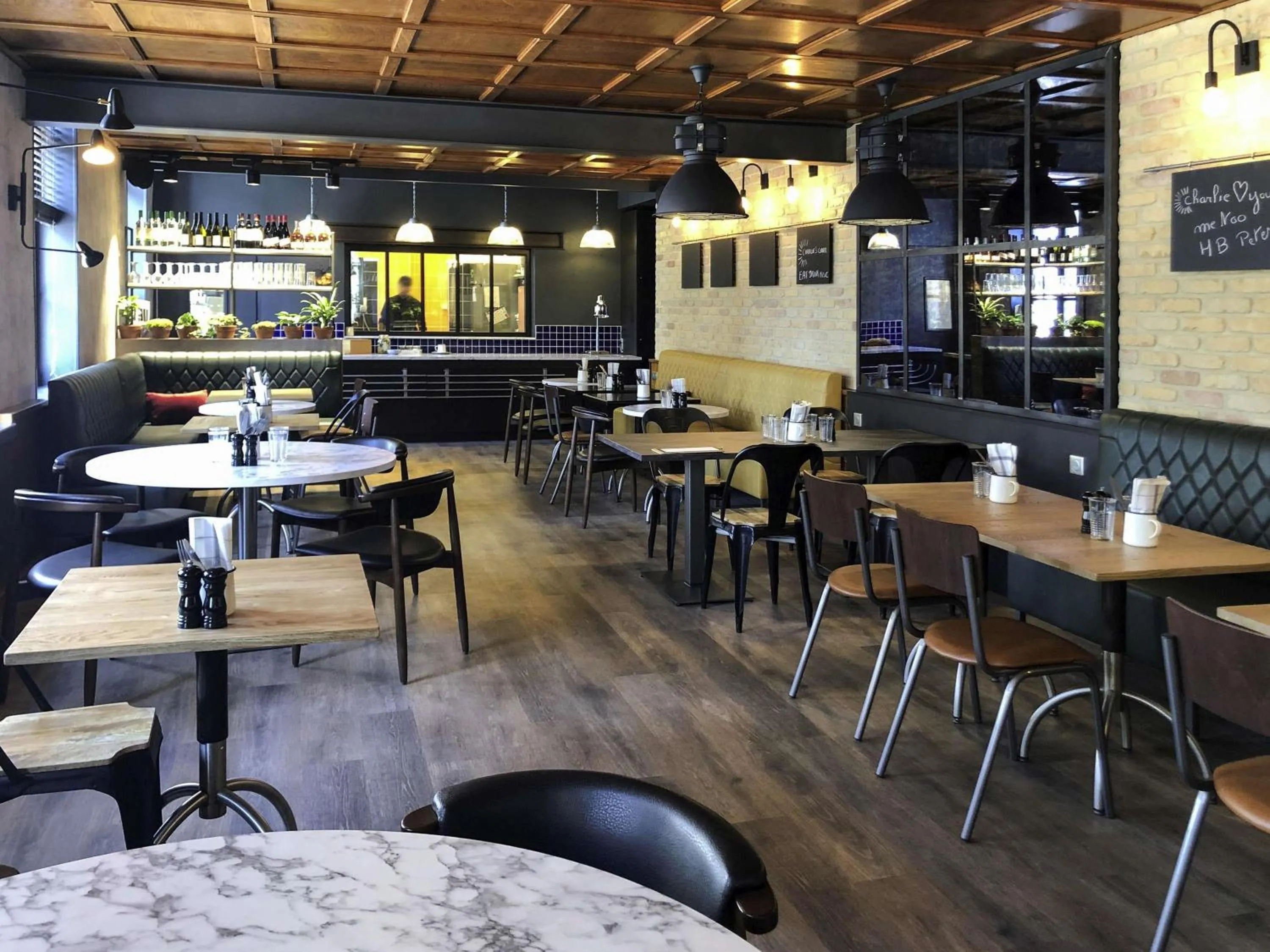 Restaurant/places to eat in ibis Saint-Omer Centre