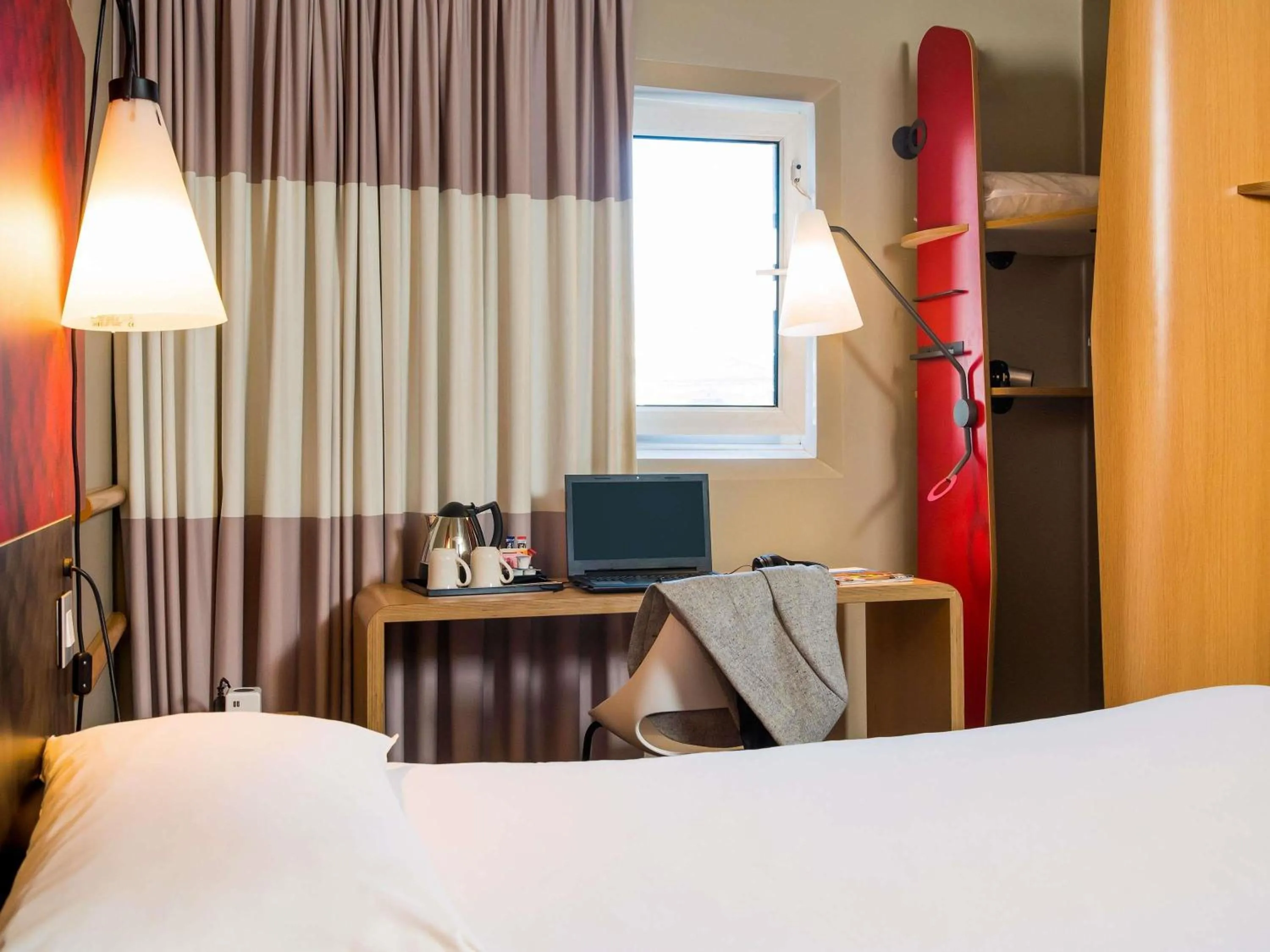 Bedroom, Bed in ibis Saint-Omer Centre