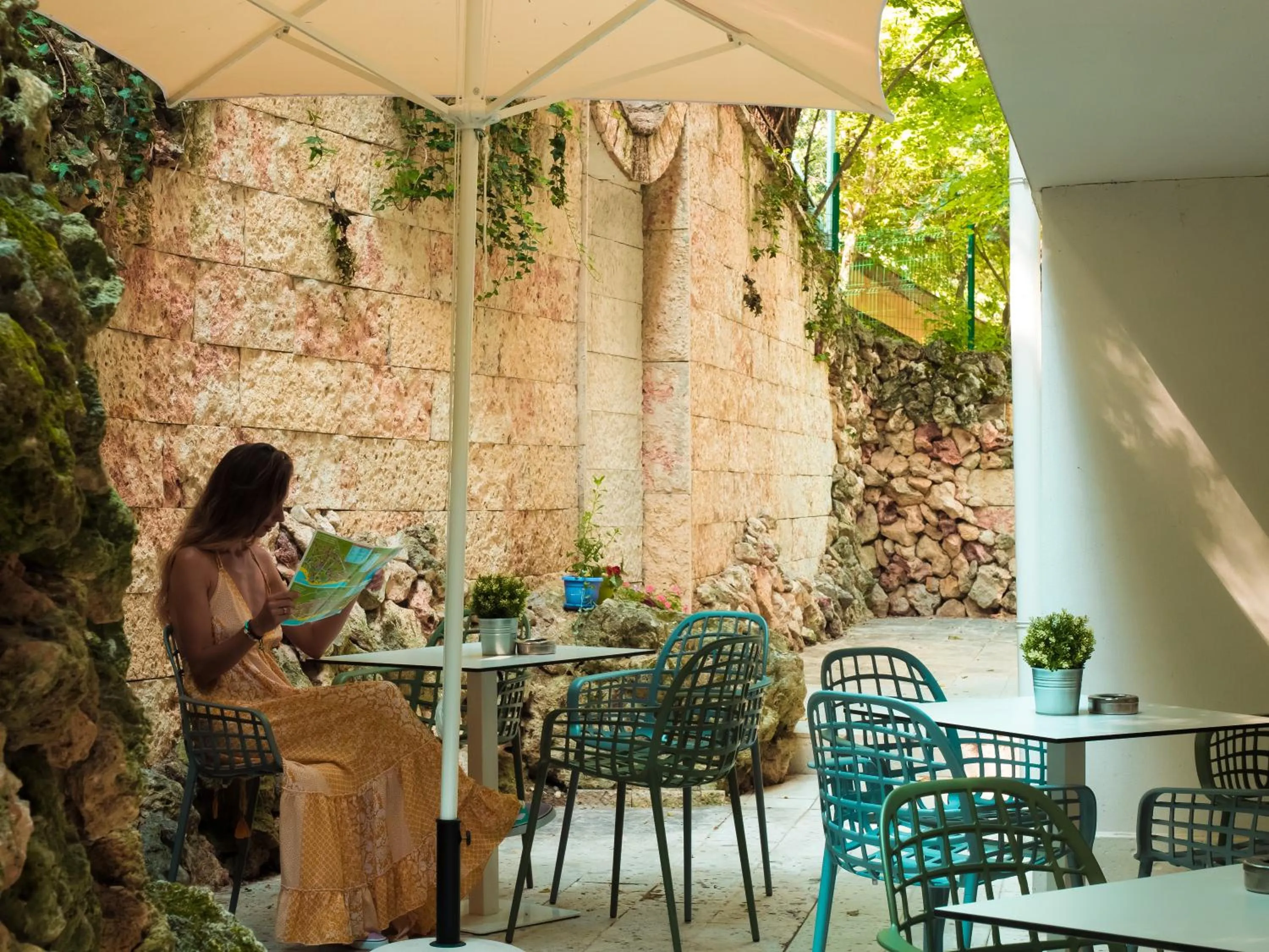 Restaurant/places to eat in ibis Styles Golden Sands Roomer Hotel