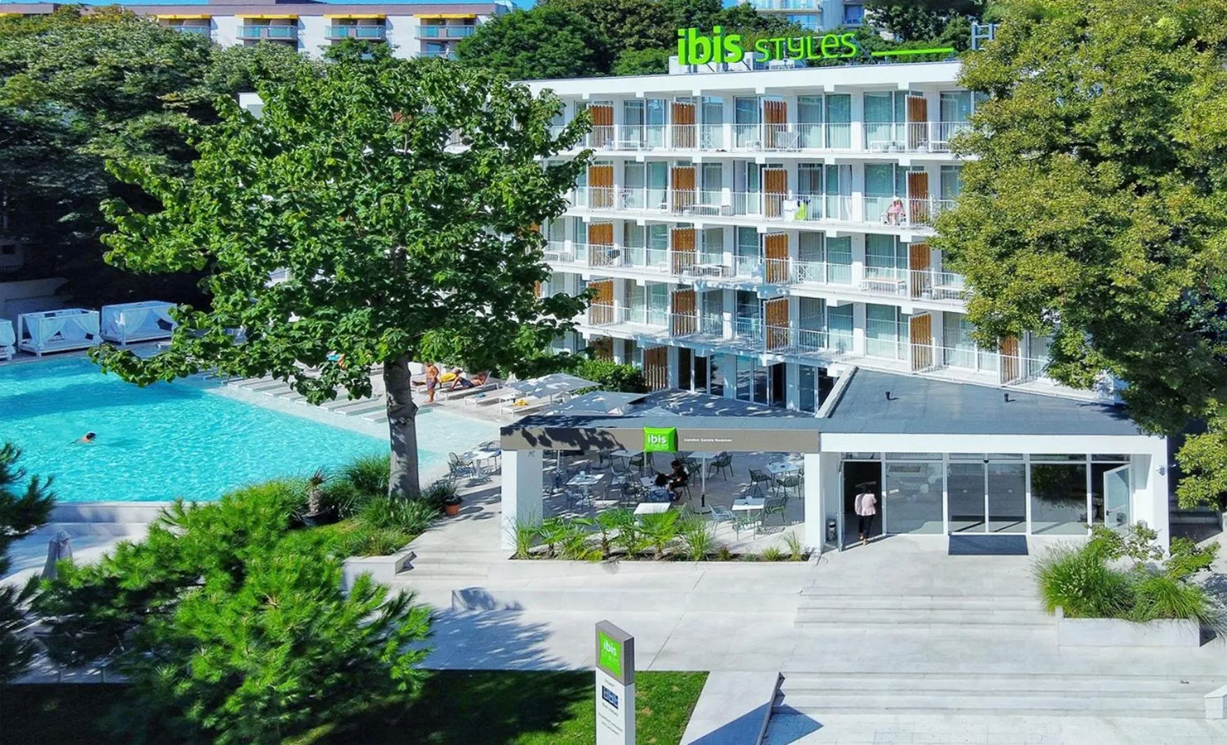 Property building in ibis Styles Golden Sands Roomer Hotel