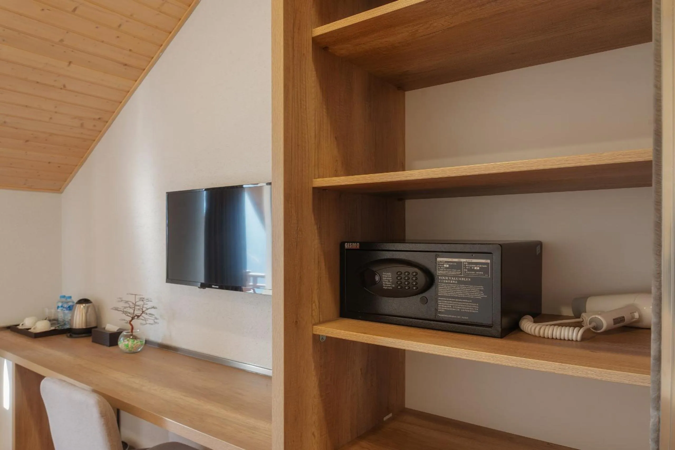 Ereto Hotel by SnowTime