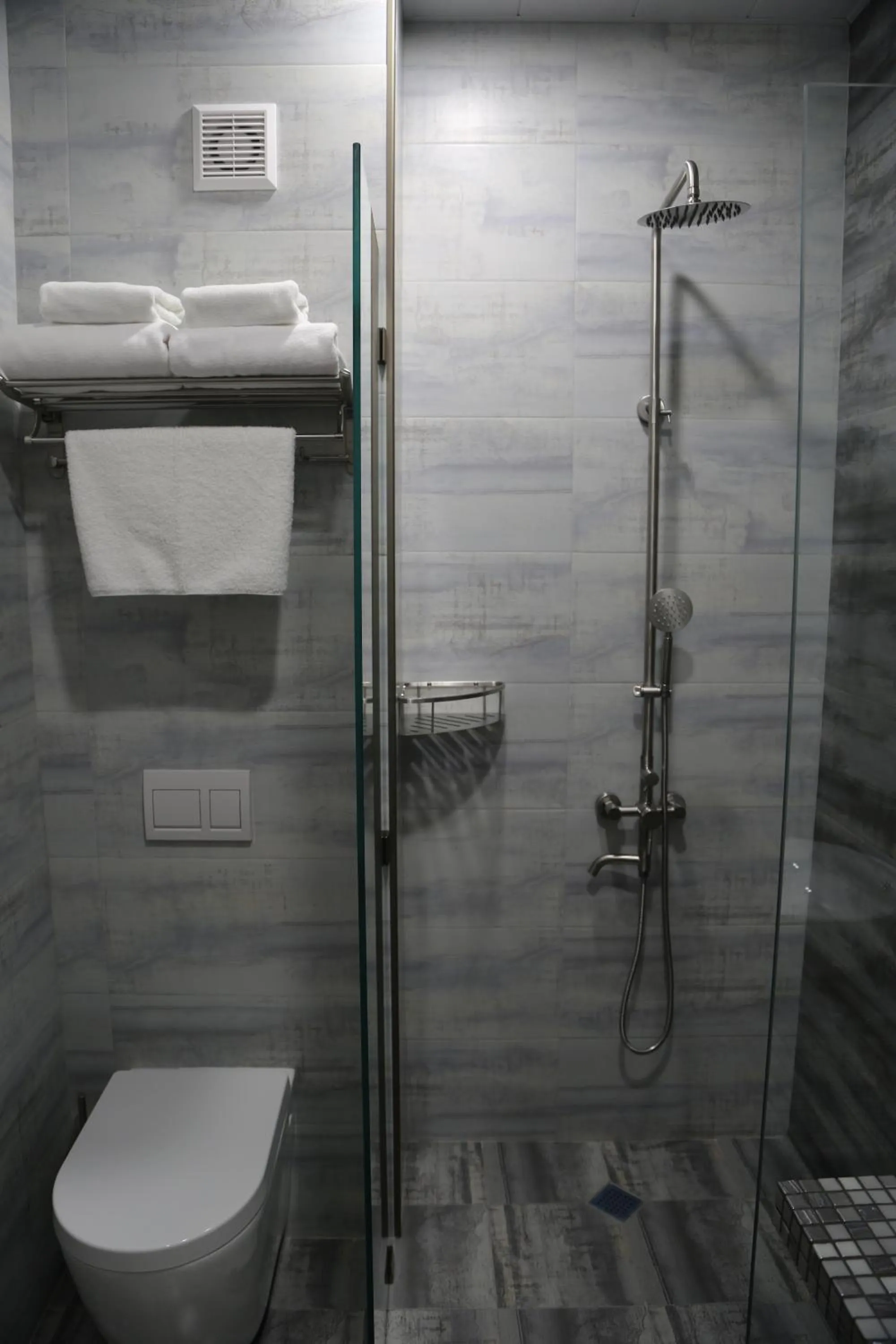 Shower in Hotel Ereto