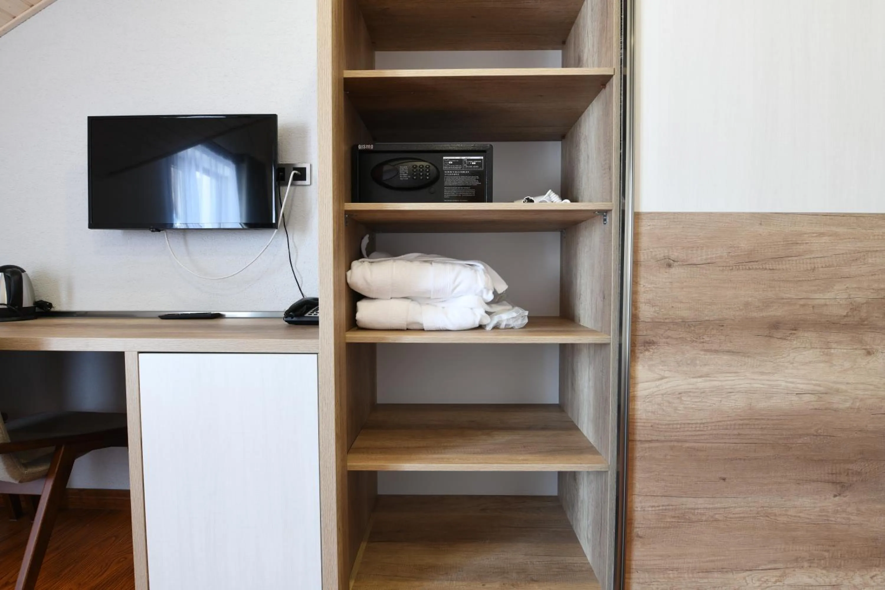 TV and multimedia in Hotel Ereto