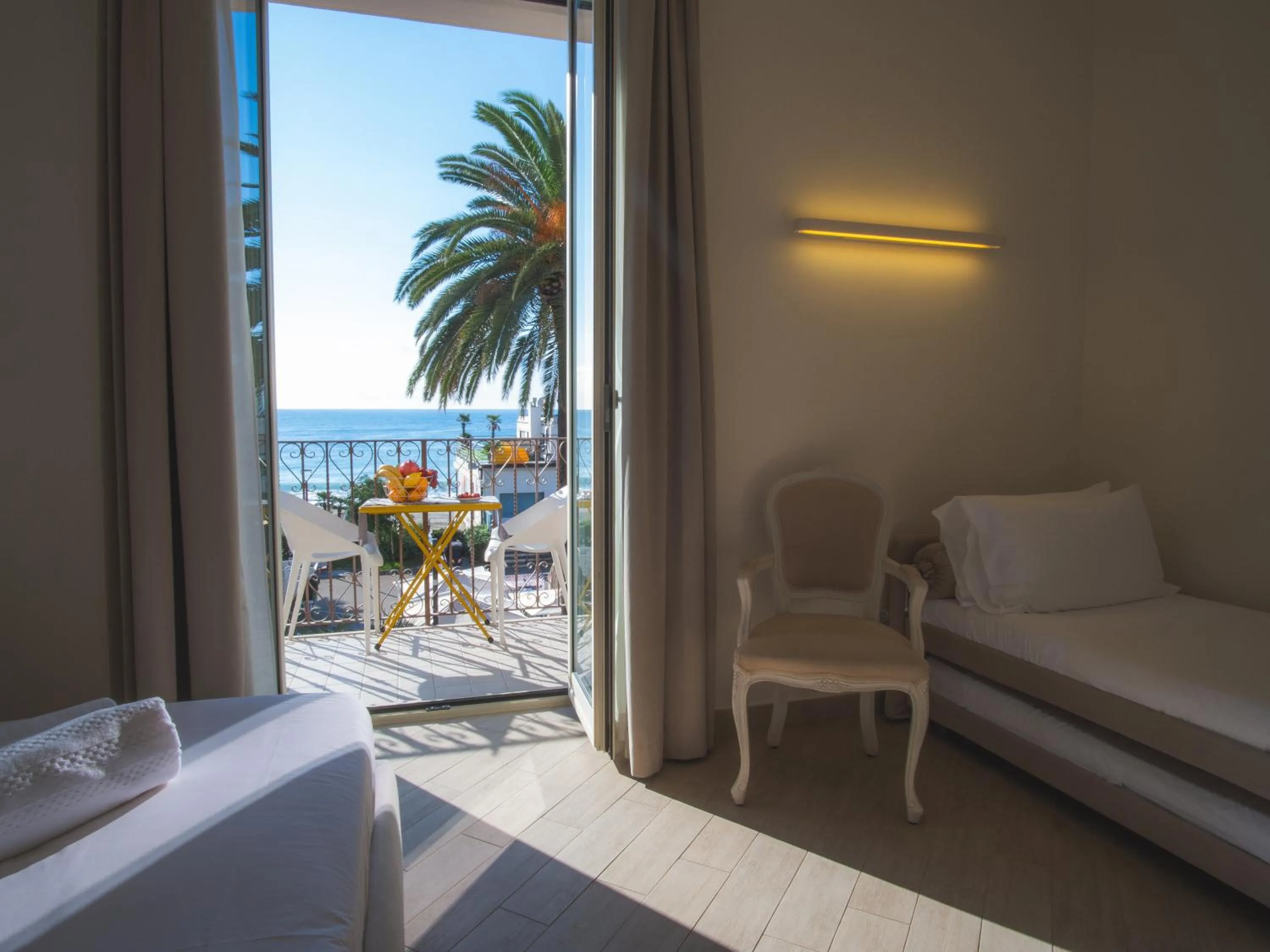 Bed in Hotel San Pietro Palace