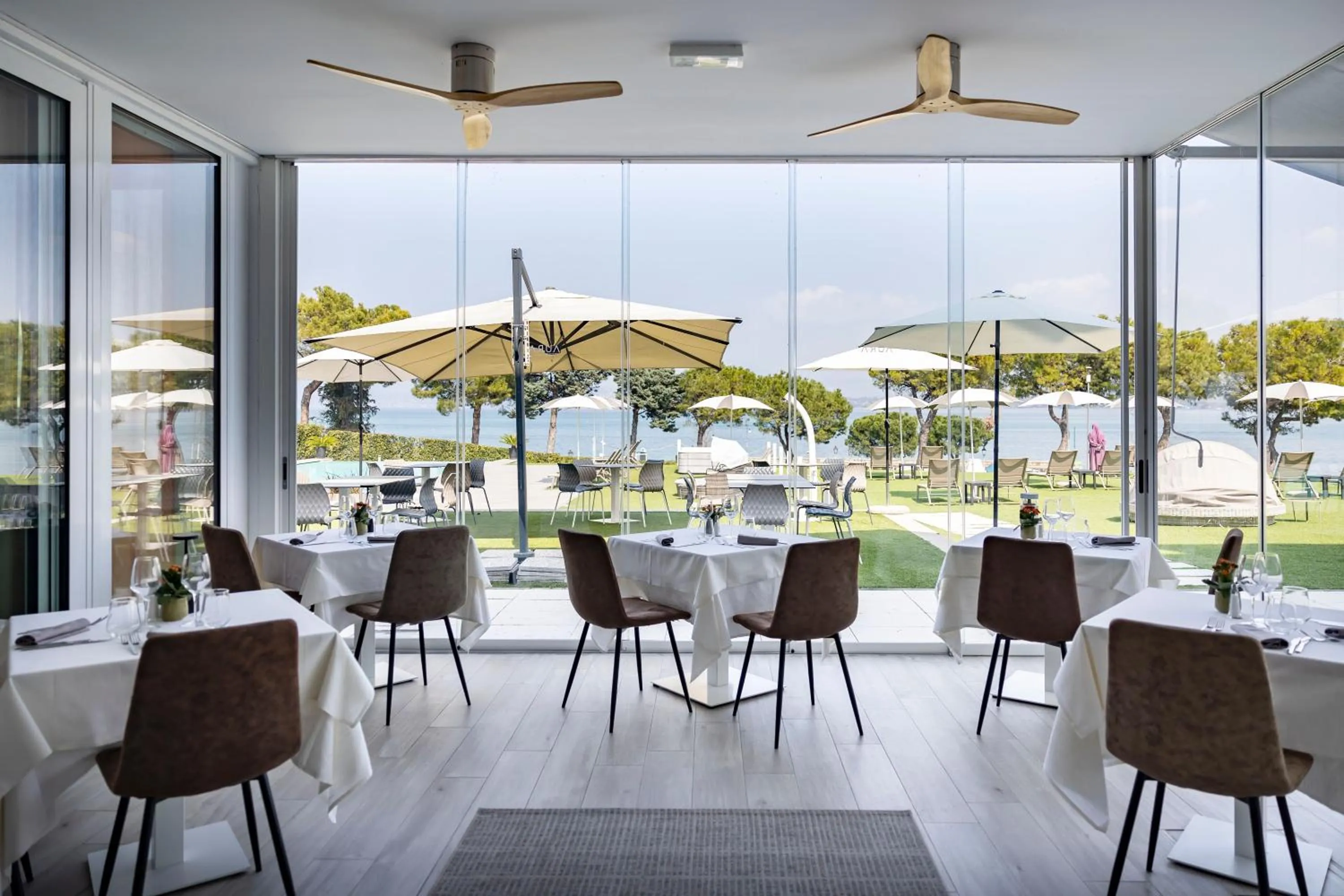 Restaurant/places to eat in Vision Hotel