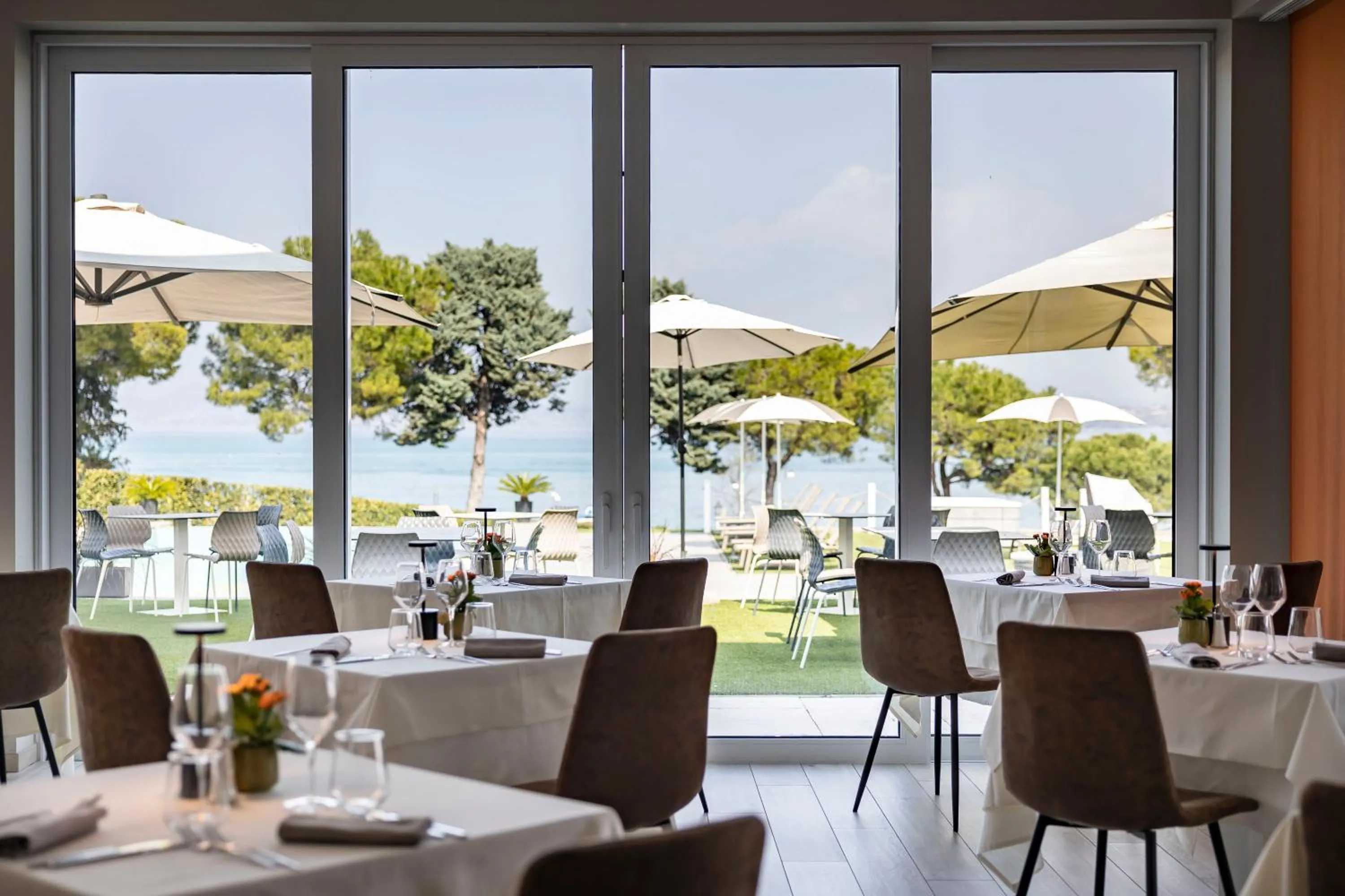 Restaurant/places to eat in Vision Hotel