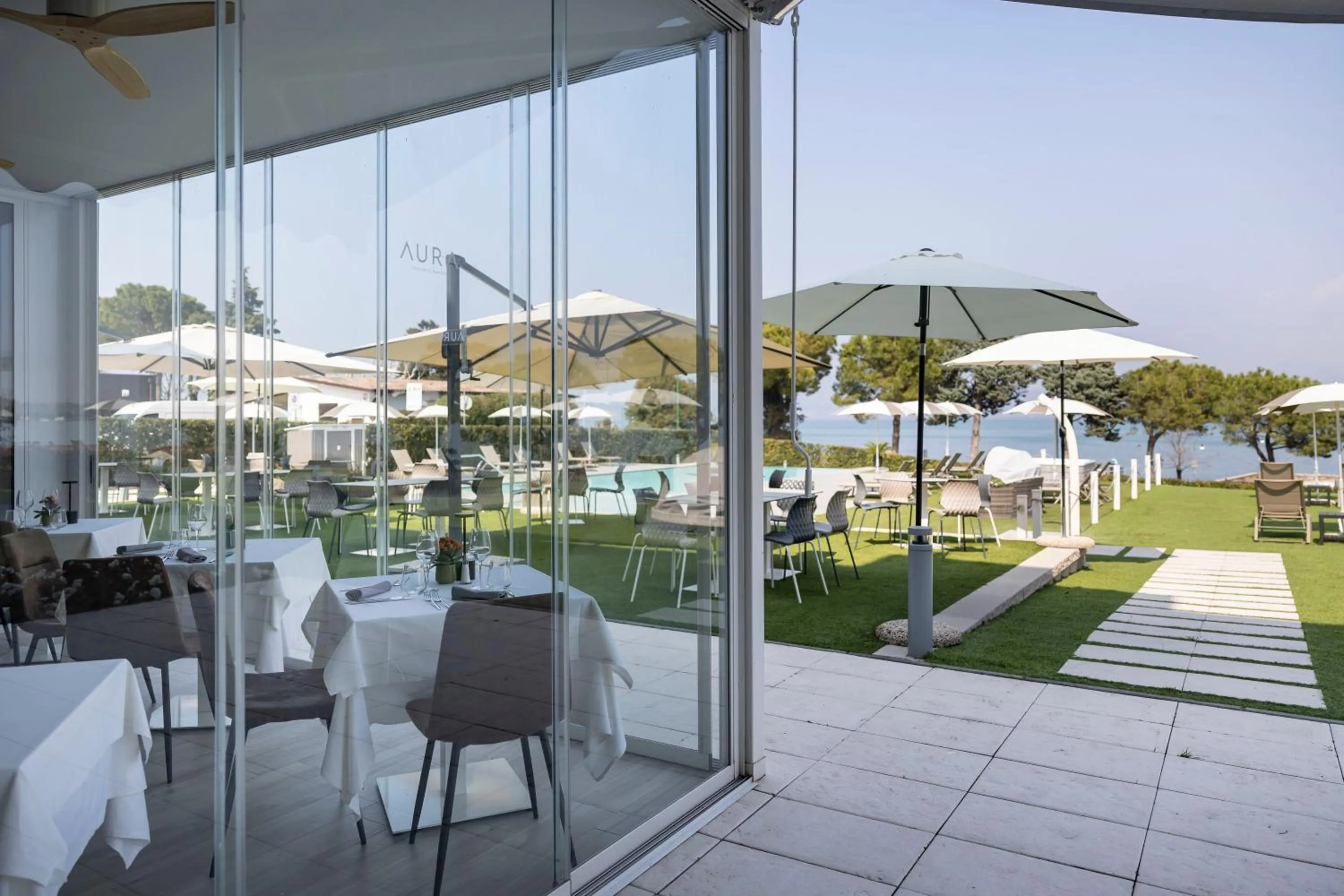 Restaurant/places to eat in Vision Hotel