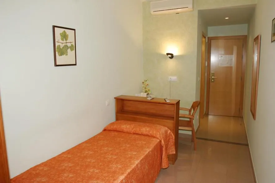 Decorative detail, Bed in Hotel Fonda Neus