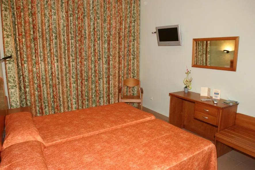 Photo of the whole room, Bed in Hotel Fonda Neus