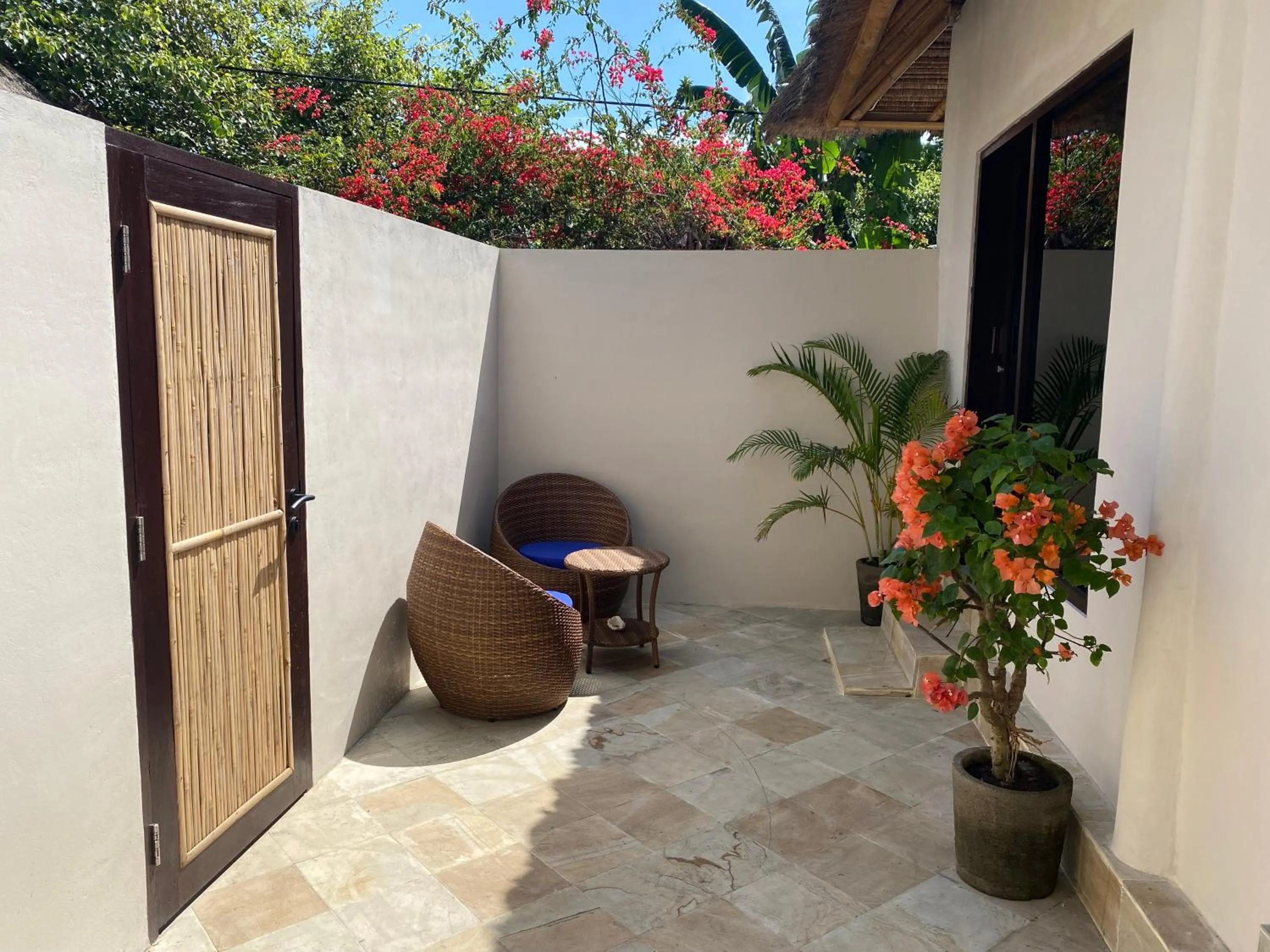 Ekas Surf Resort & Surf Camp