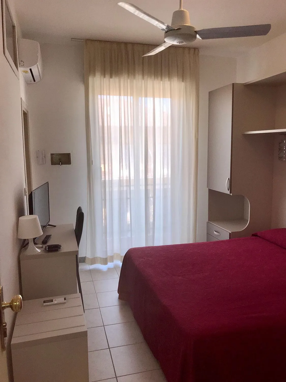 Bed in Hotel Rivamare