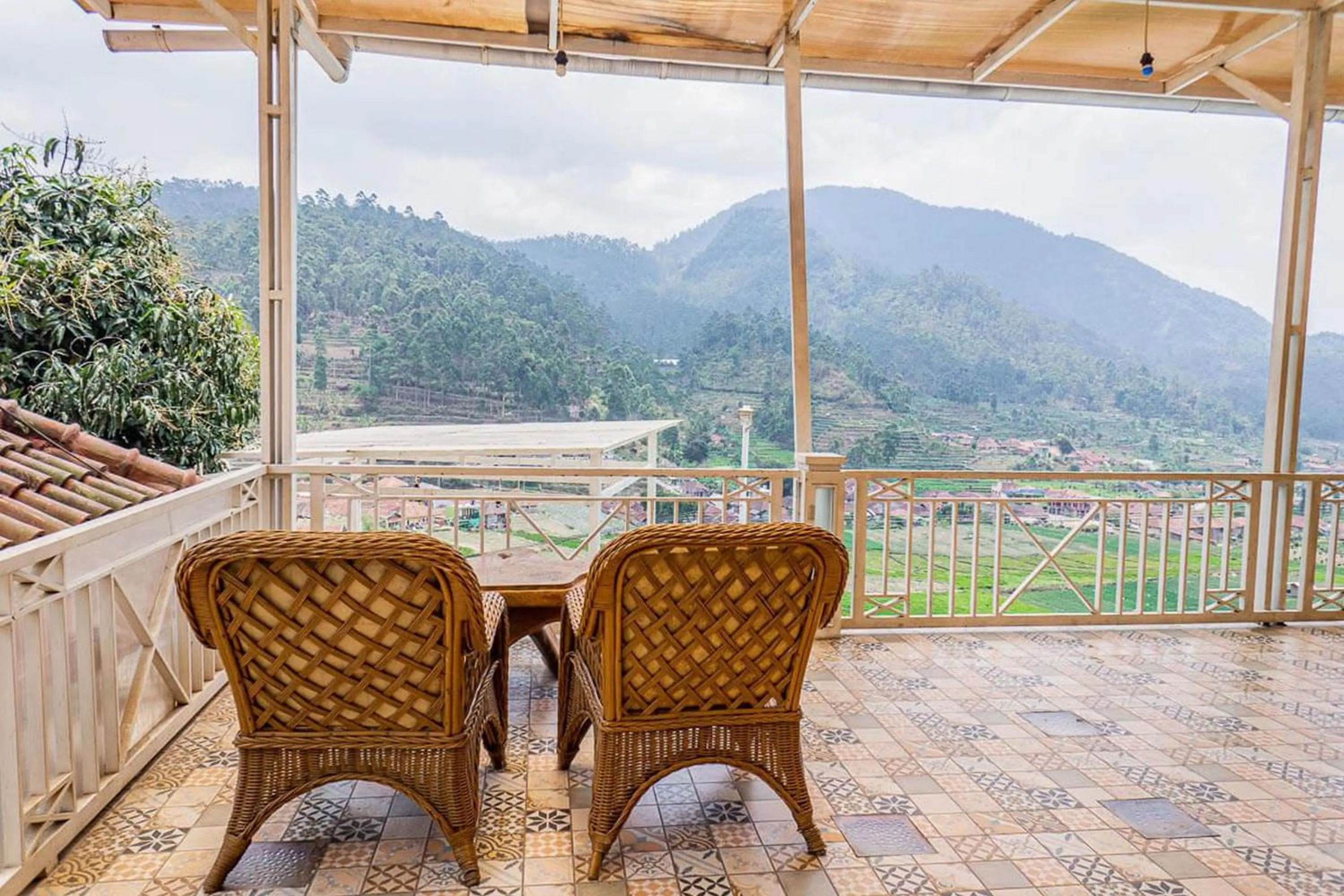 Seating area in RedDoorz near Kawah Putih Ciwidey