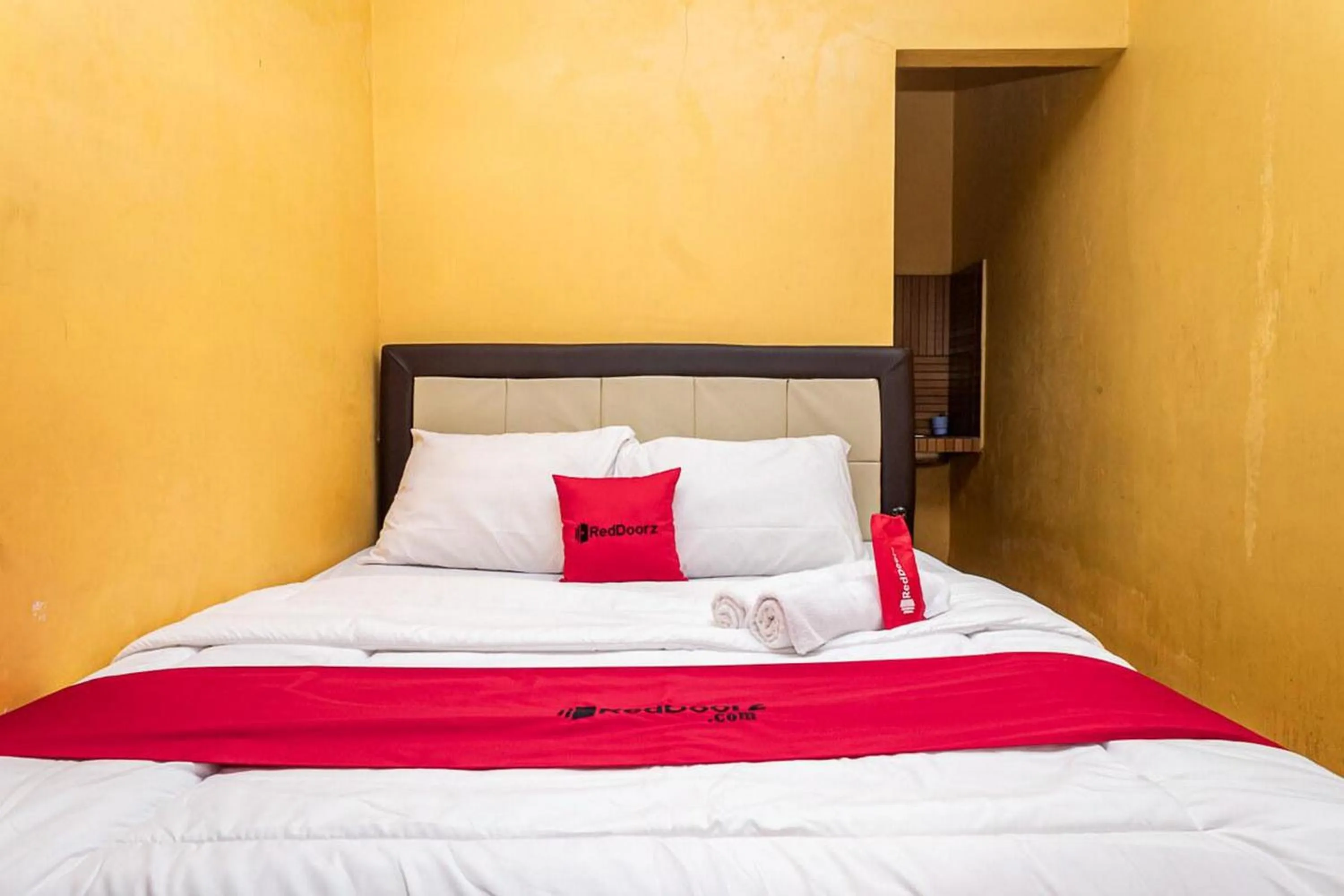 Bedroom, Bed in RedDoorz near Kawah Putih Ciwidey