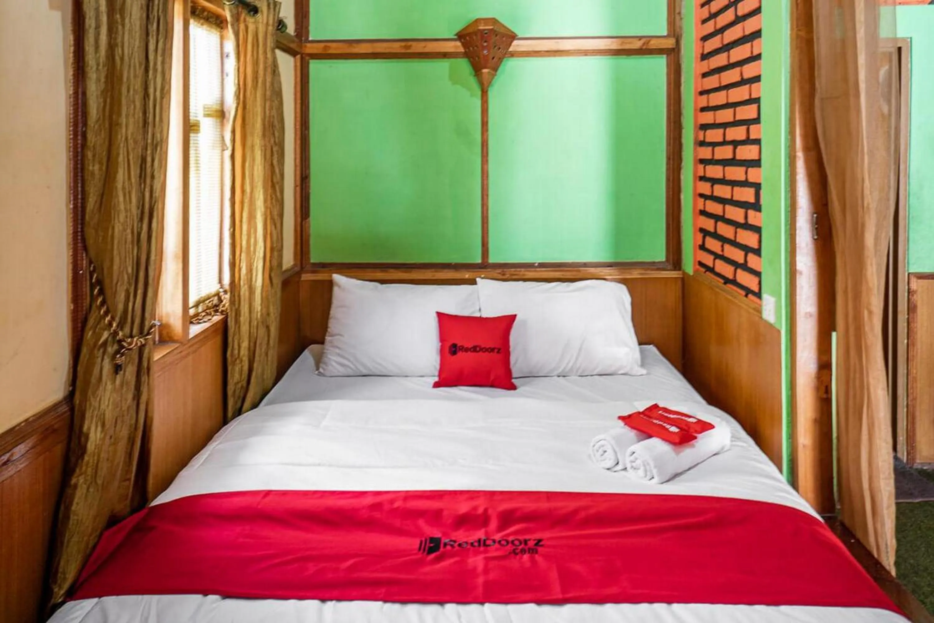 Bedroom, Bed in RedDoorz near Kawah Putih Ciwidey