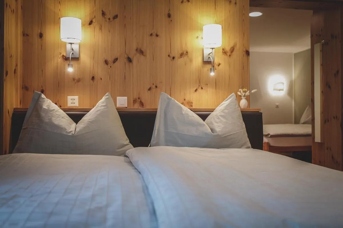 Bedroom, Bed in Hotel Sonnenhalde, Arosa