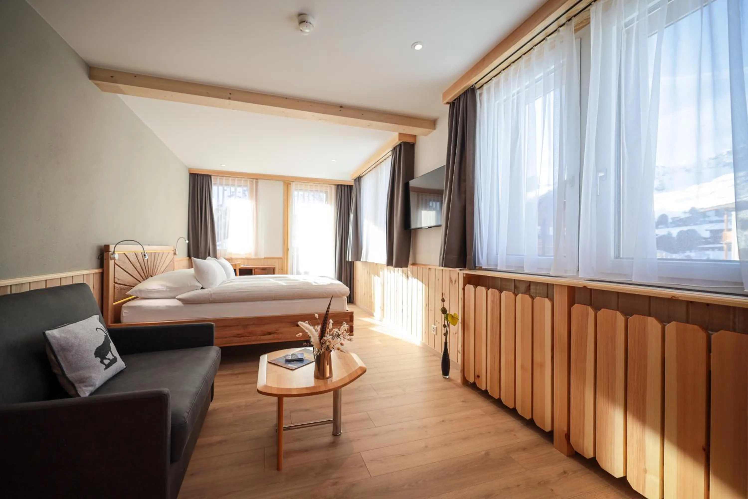 Photo of the whole room, Bed in Hotel Sonnenhalde, Arosa