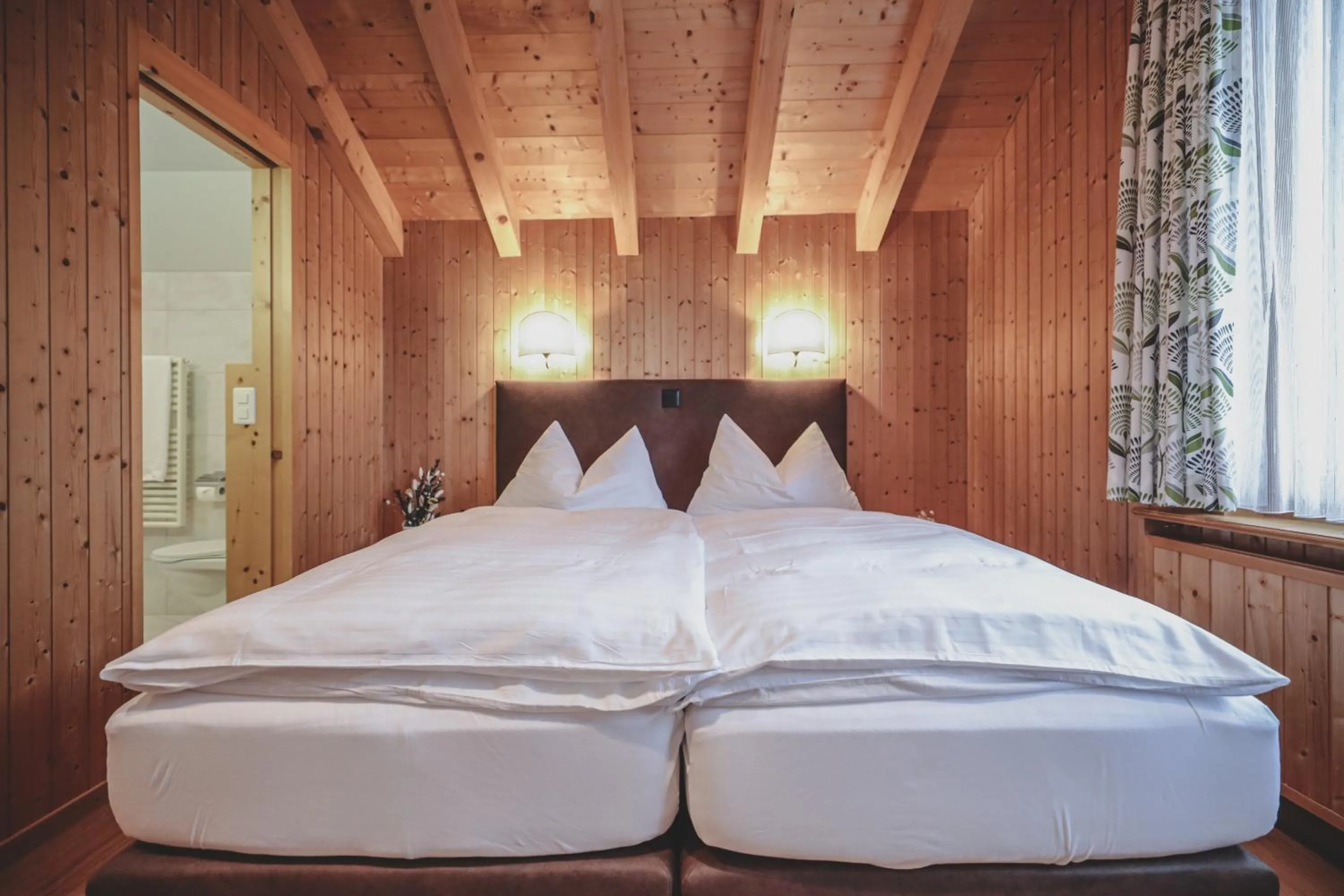 Bed in Hotel Sonnenhalde, Arosa