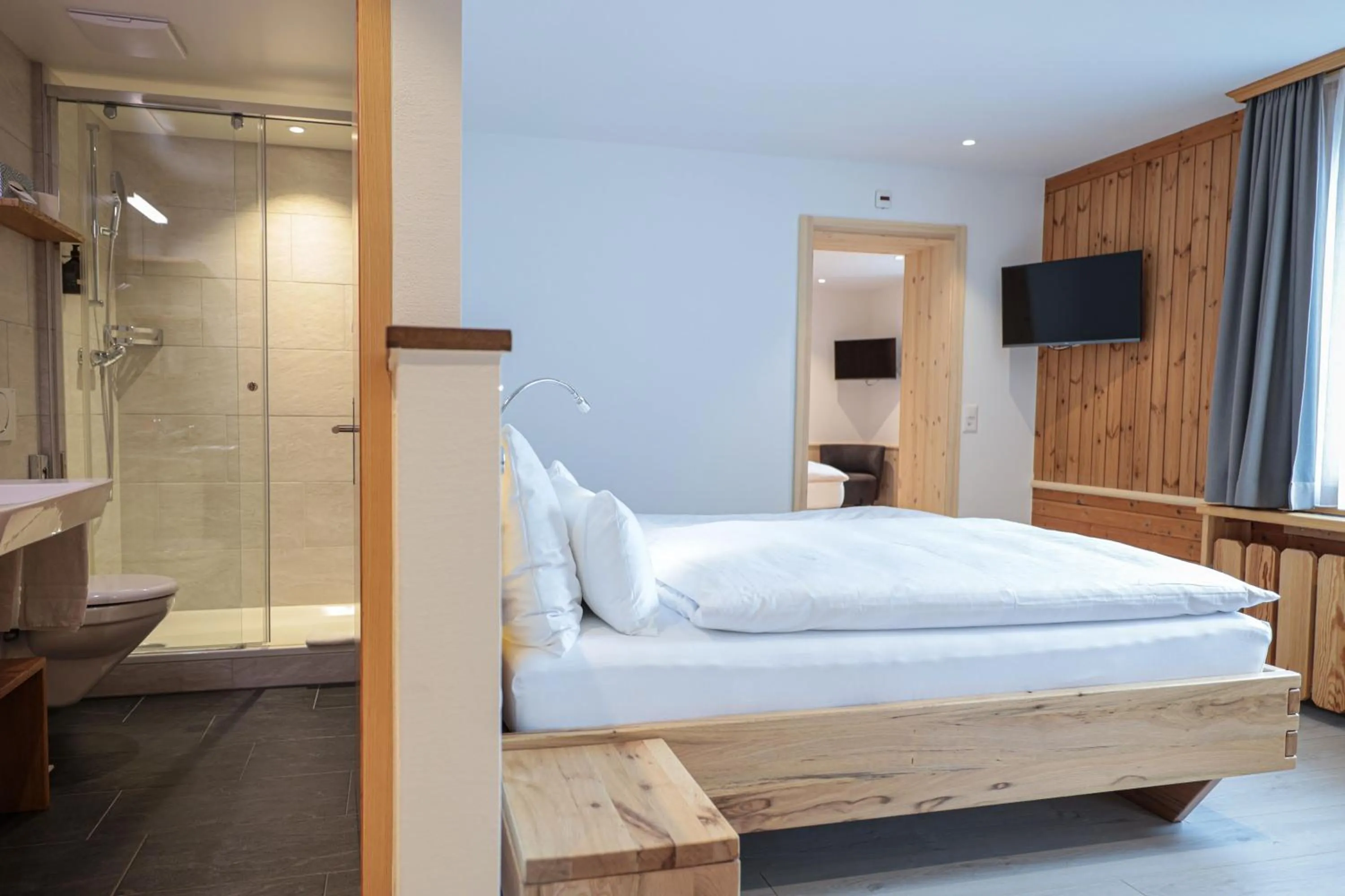 Photo of the whole room, Bed in Hotel Sonnenhalde, Arosa