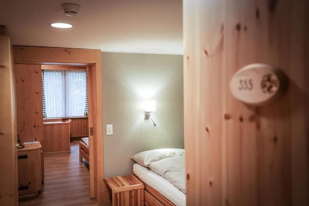 Photo of the whole room, Bed in Hotel Sonnenhalde, Arosa