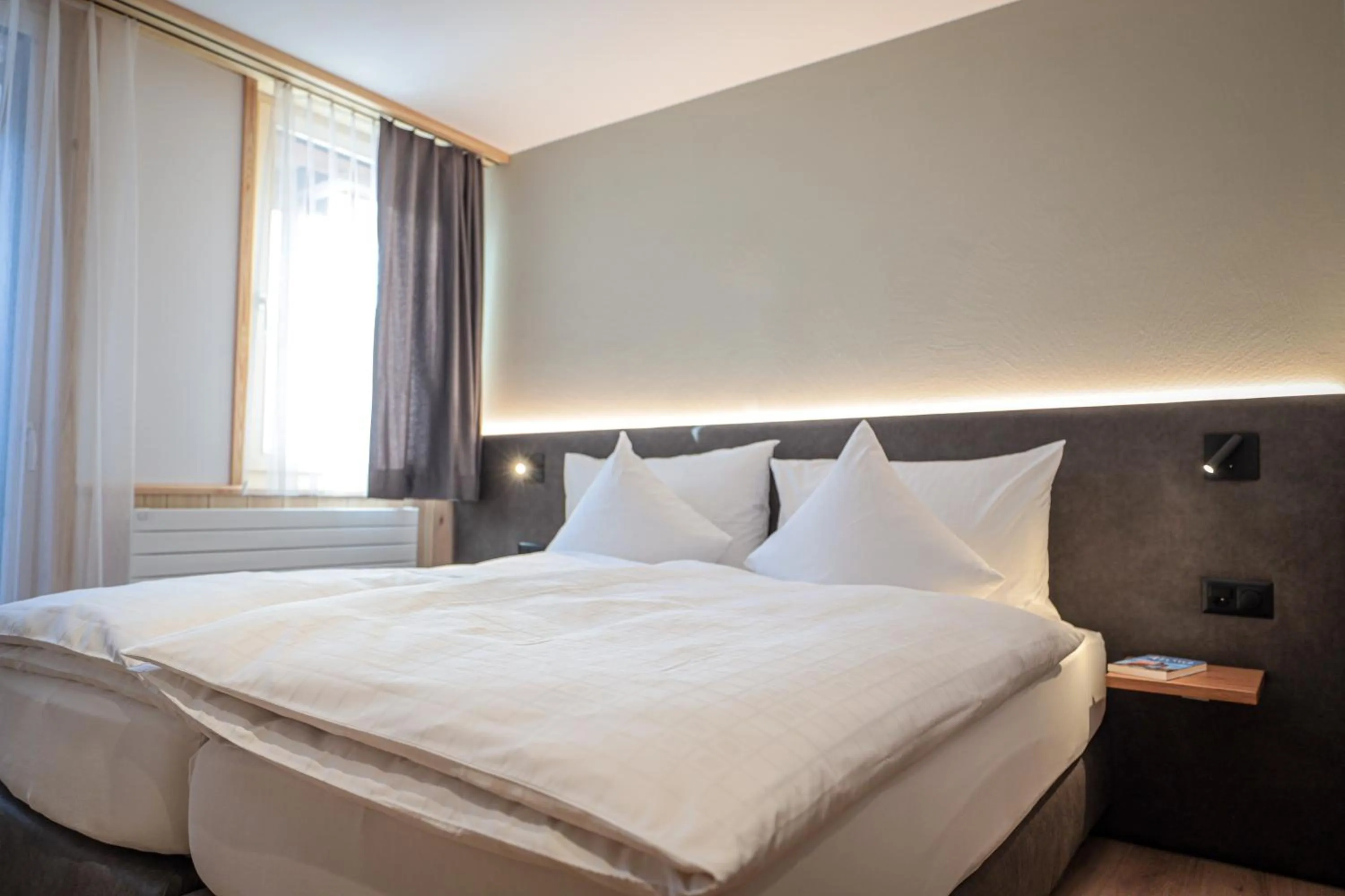 Photo of the whole room, Bed in Hotel Sonnenhalde, Arosa