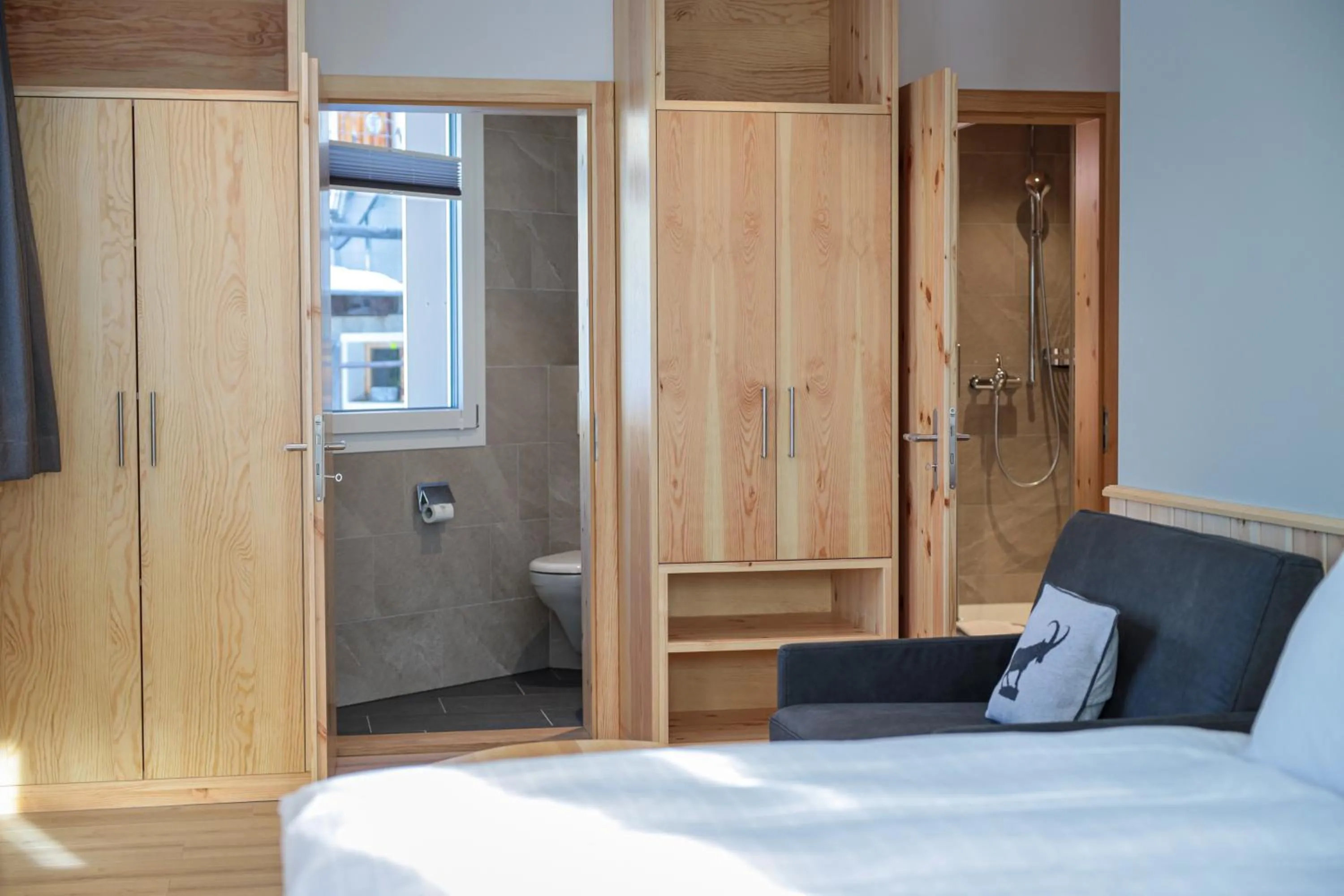 Photo of the whole room, Bed in Hotel Sonnenhalde, Arosa