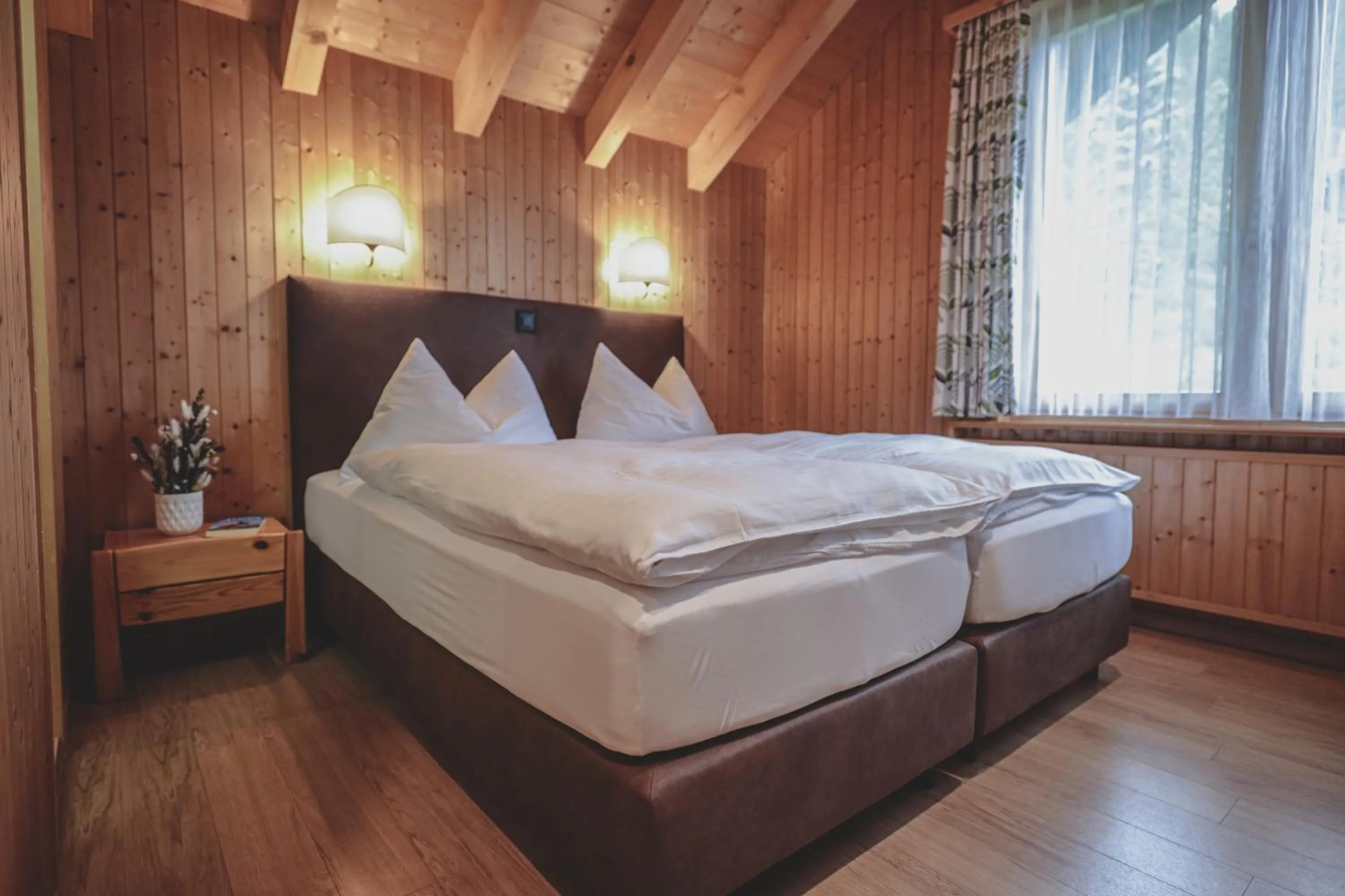 Photo of the whole room, Bed in Hotel Sonnenhalde, Arosa