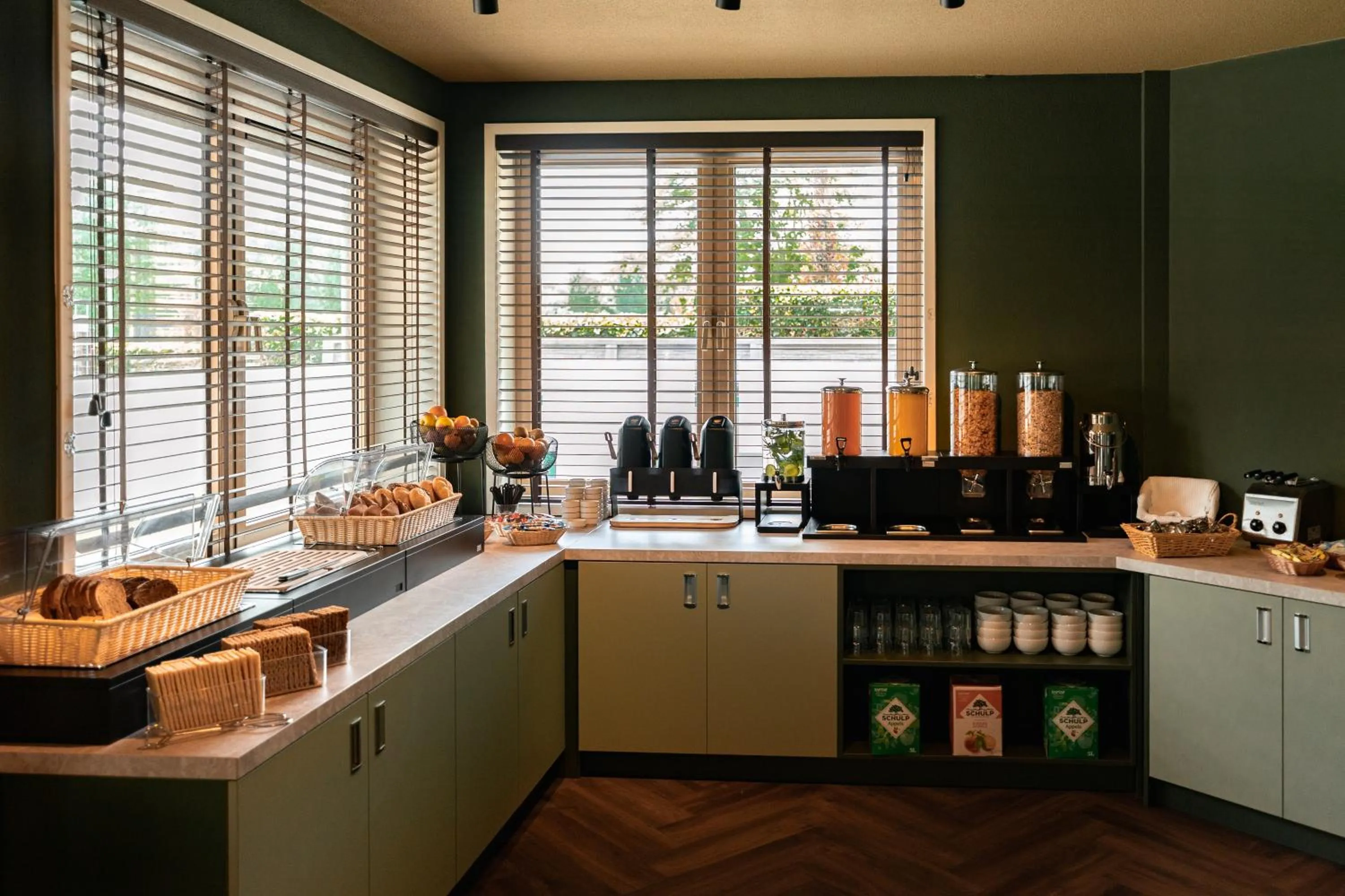 Buffet breakfast in Hotel het Zwaantje