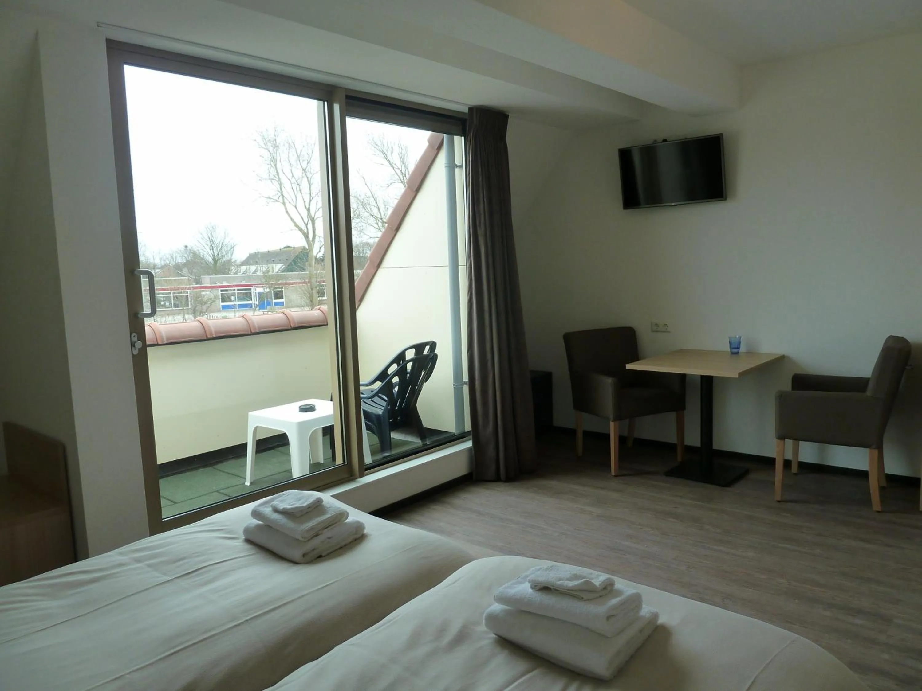Classic Double Room with Balcony in Hotel het Zwaantje