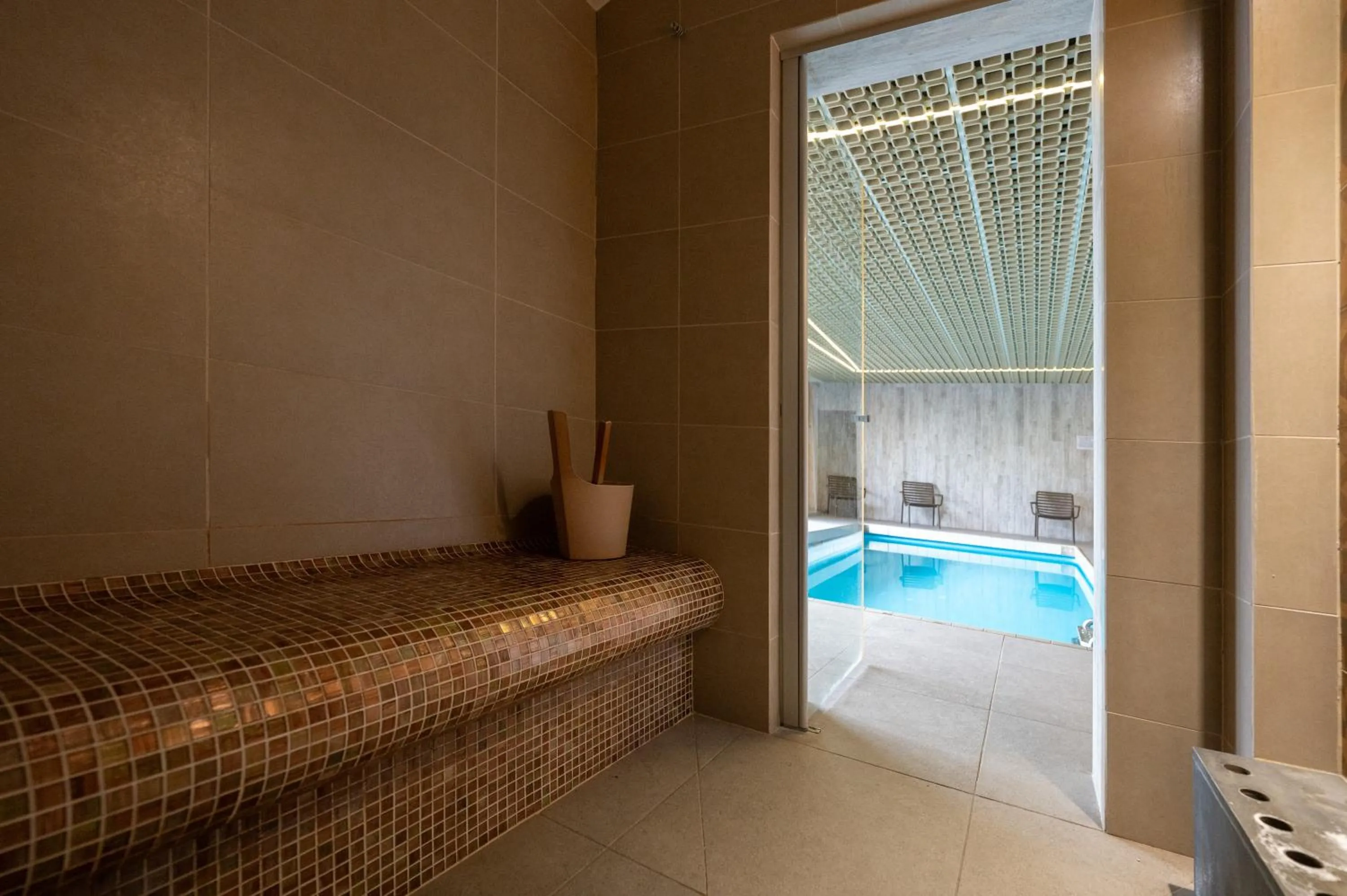 Steam room in Logis Hôtel Notre-Dame - restaurant ouvert midi et soir sauf dimanche soir