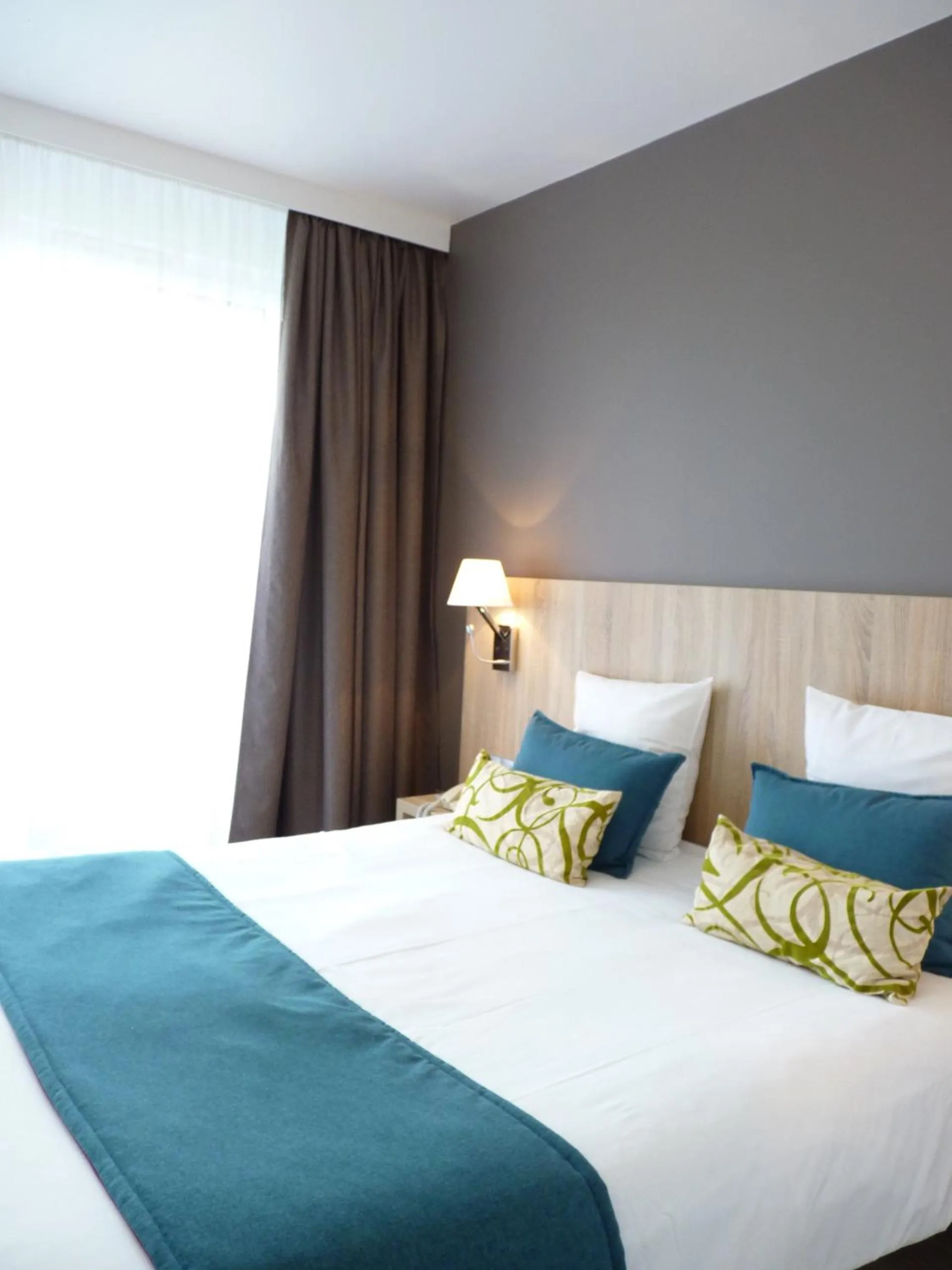 Balcony/Terrace, Bed in Logis Hôtel Notre-Dame - restaurant ouvert midi et soir sauf dimanche soir