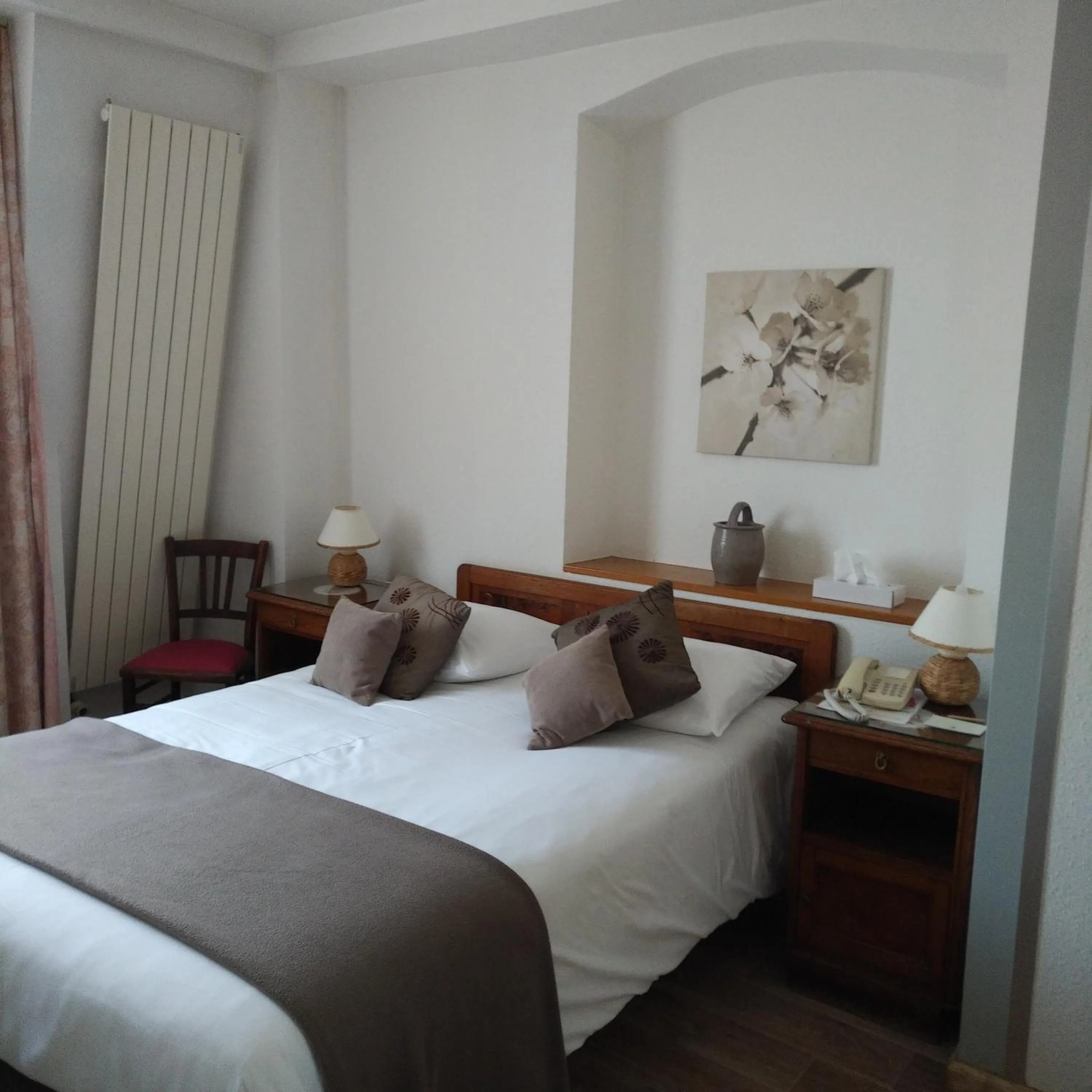 Photo of the whole room, Bed in Logis Hôtel Notre-Dame - restaurant ouvert midi et soir sauf dimanche soir