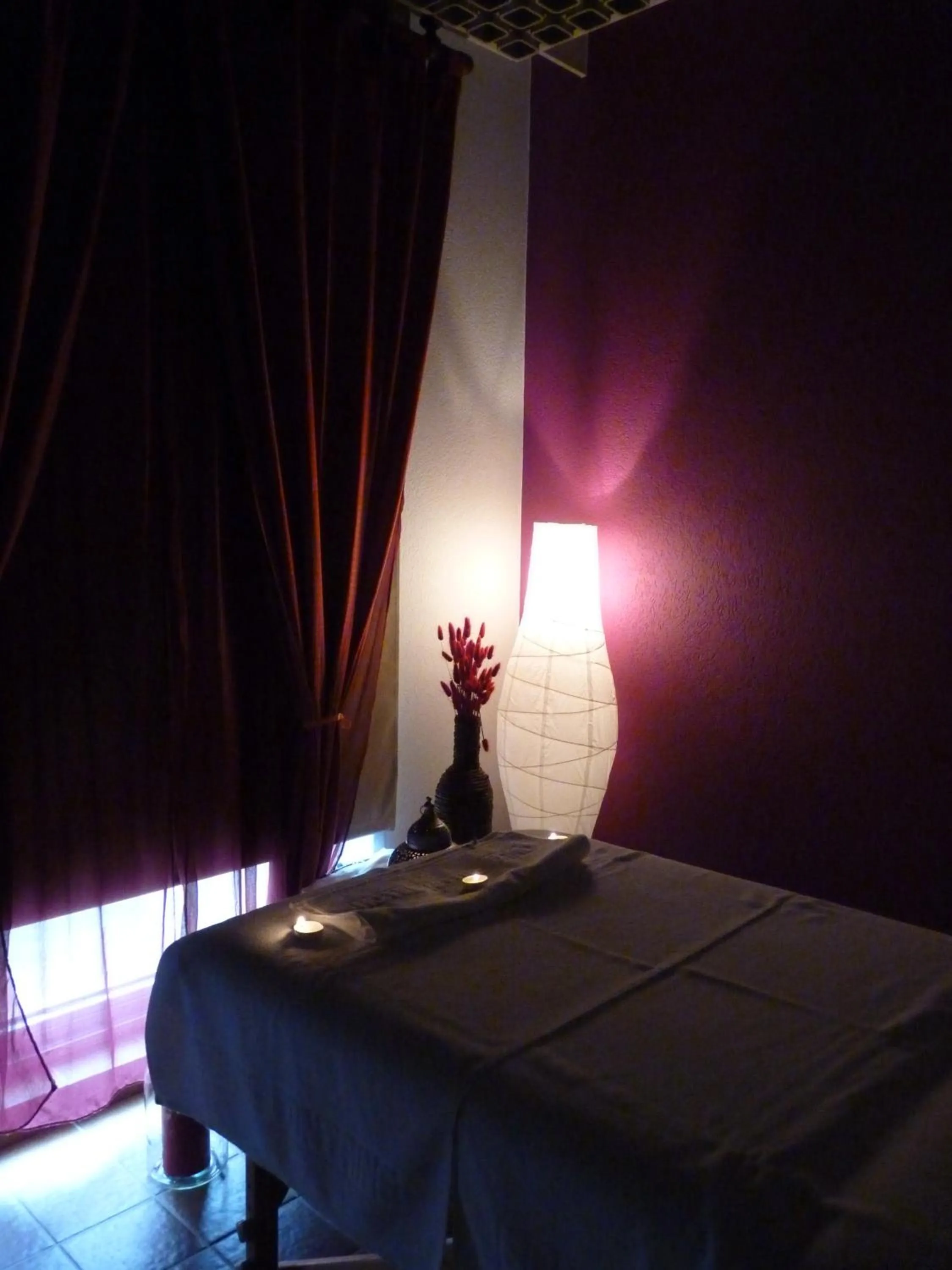 Massage, Bed in Logis Hôtel Notre-Dame - restaurant ouvert midi et soir sauf dimanche soir