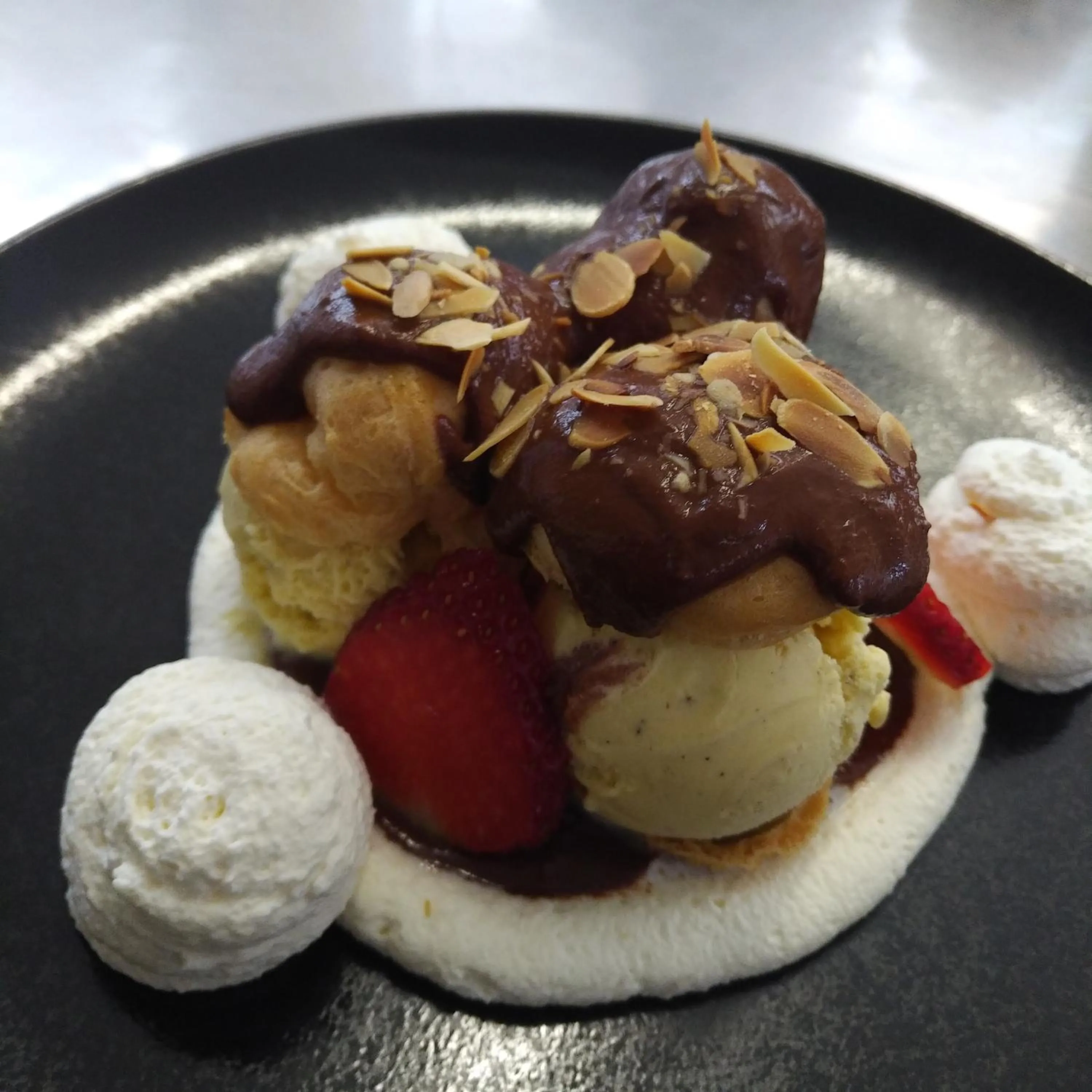 Food in Logis Hôtel Notre-Dame - restaurant ouvert midi et soir sauf dimanche soir