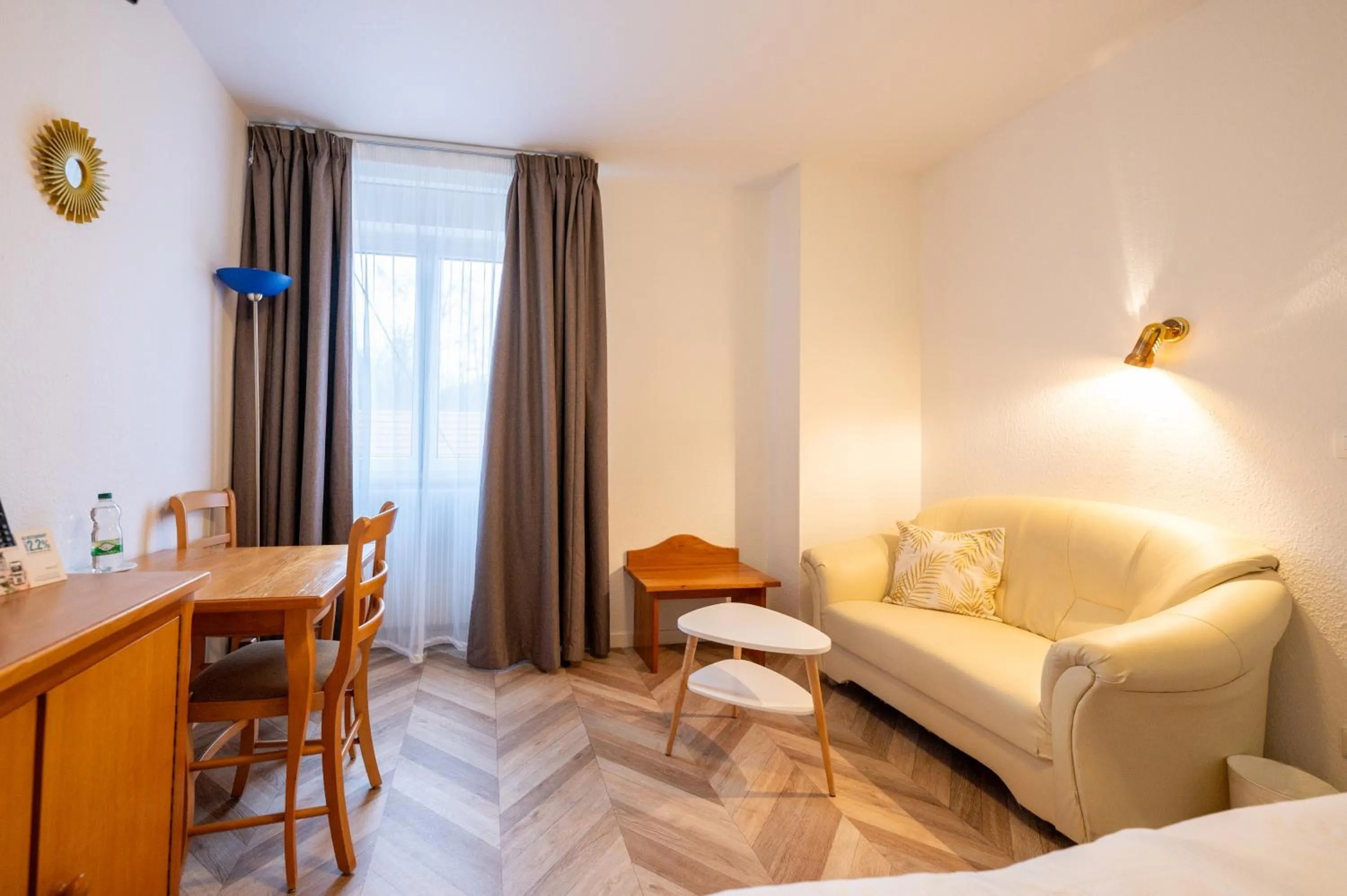 Bedroom in Logis Hôtel Notre-Dame - restaurant ouvert midi et soir sauf dimanche soir