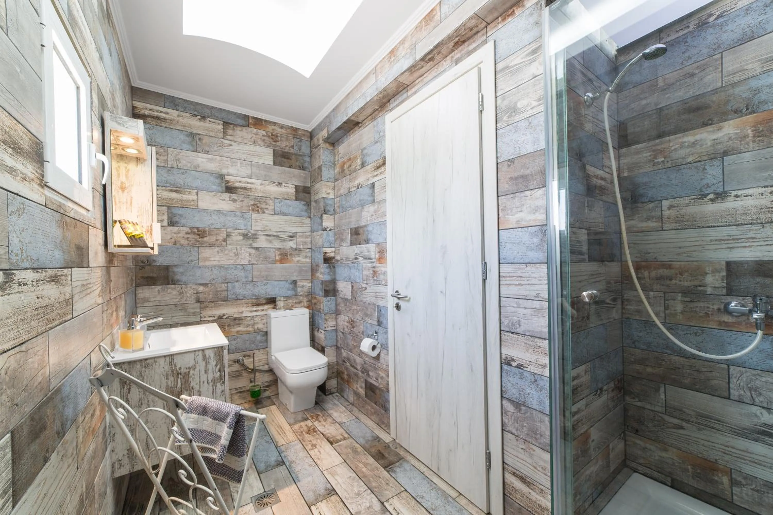 Bathroom in Anelia Boutique Studios & Apartments