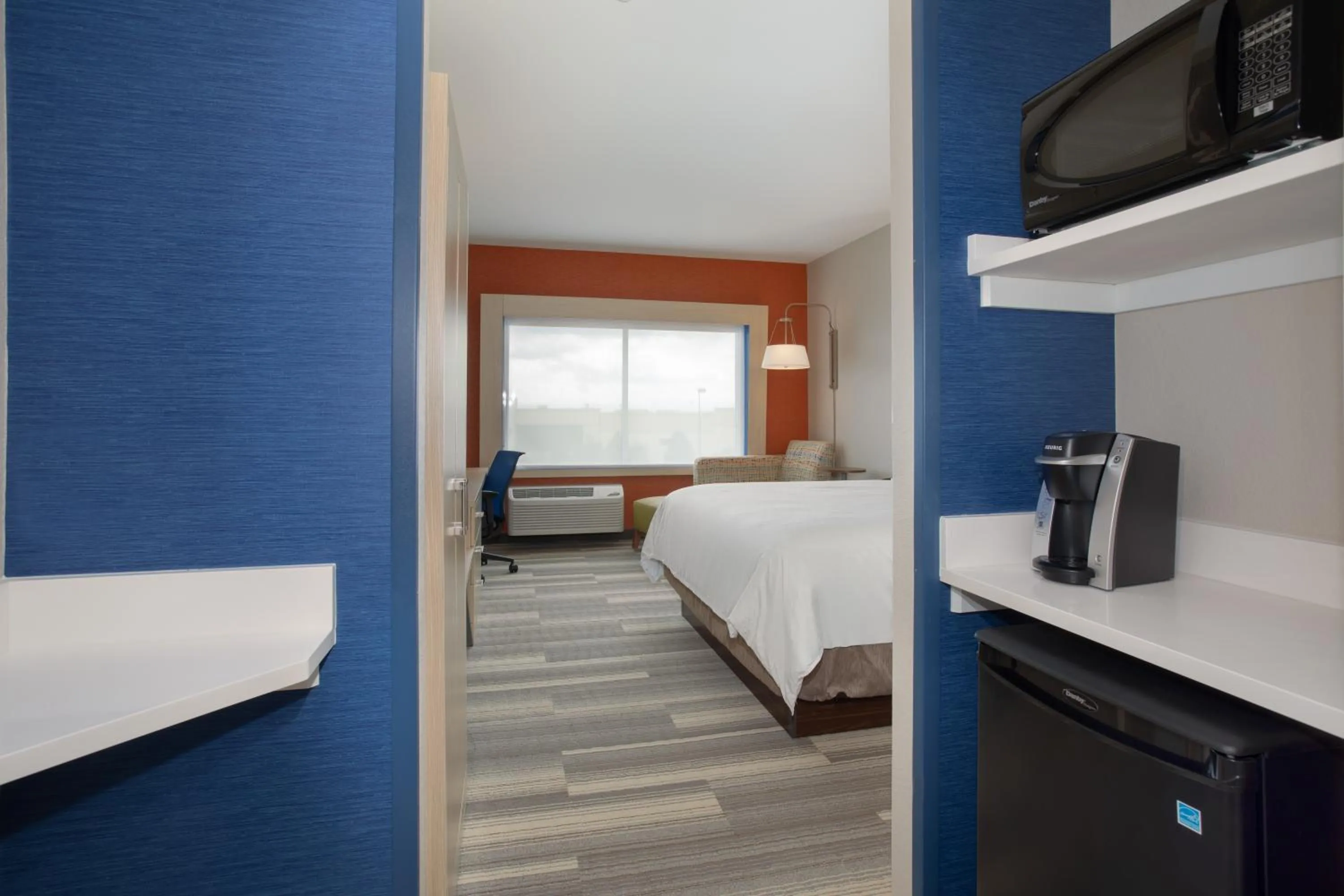 Bed in Holiday Inn Express & Suites - Denver NE - Brighton by IHG